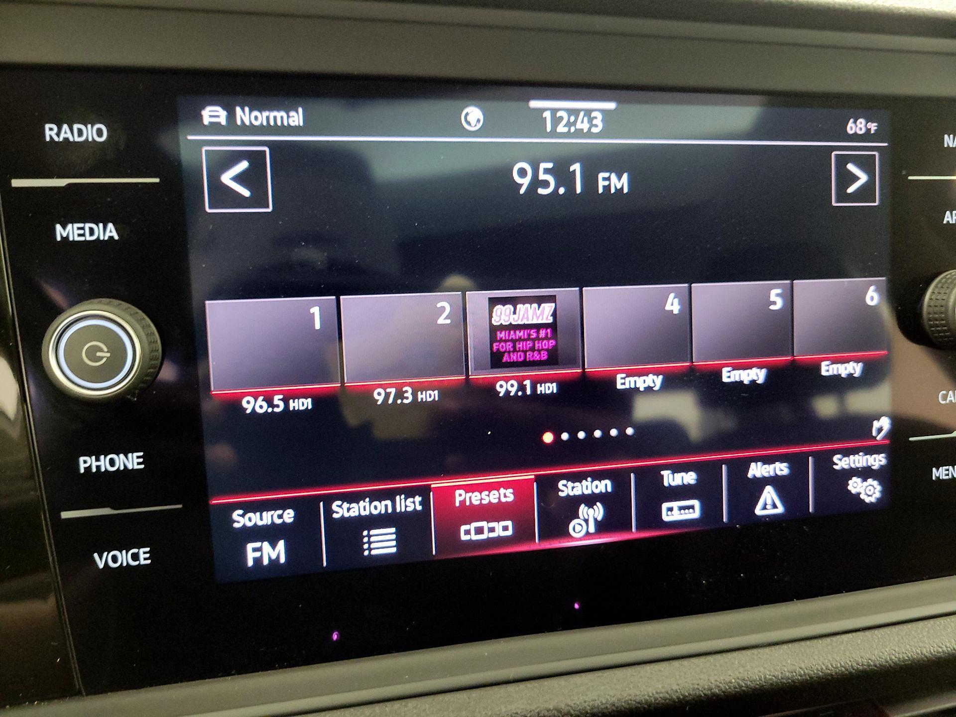 Thumbnail: 2021 Volkswagen Jetta - 16