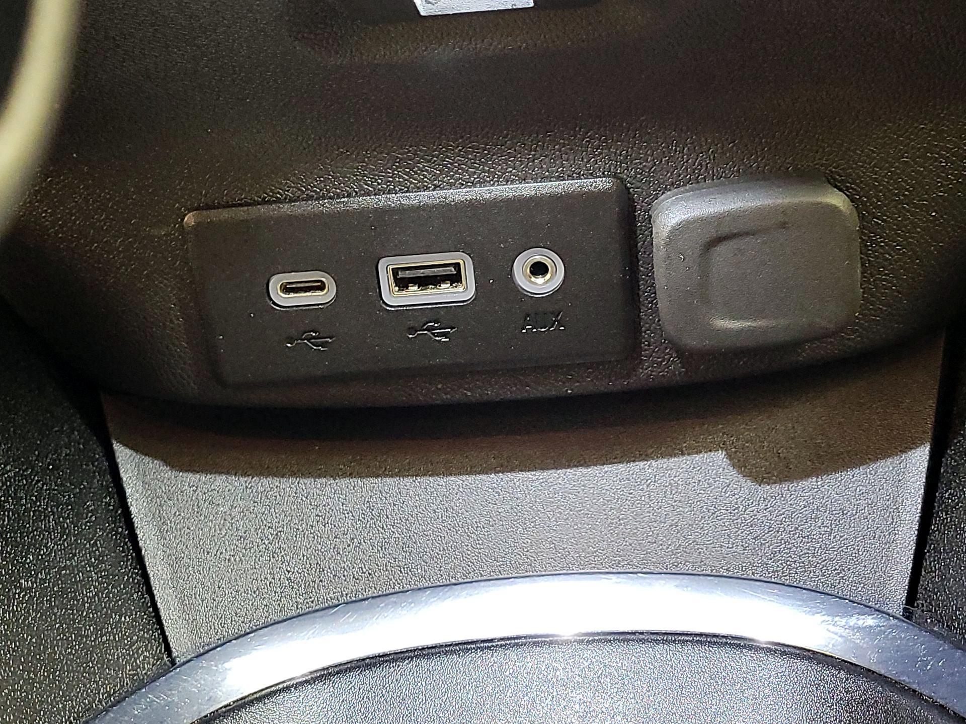 Thumbnail: 2023 Chevrolet Malibu - 18