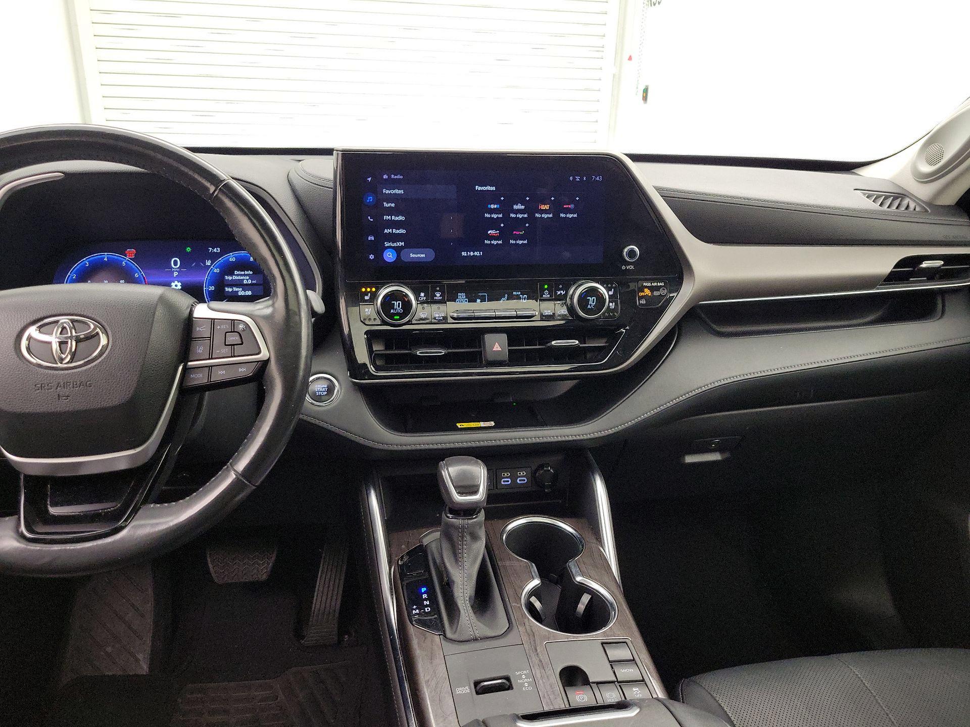 Thumbnail: 2023 Toyota Highlander - 9