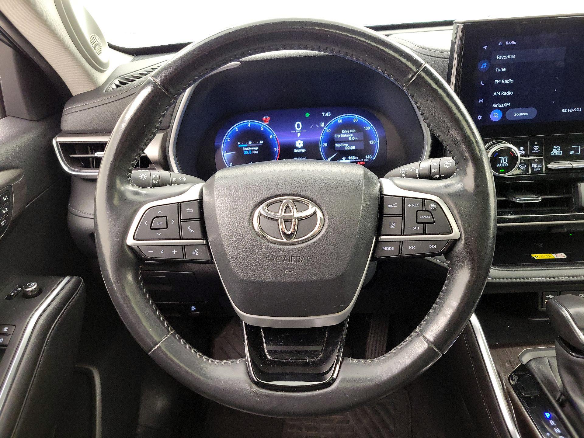 Thumbnail: 2023 Toyota Highlander - 10