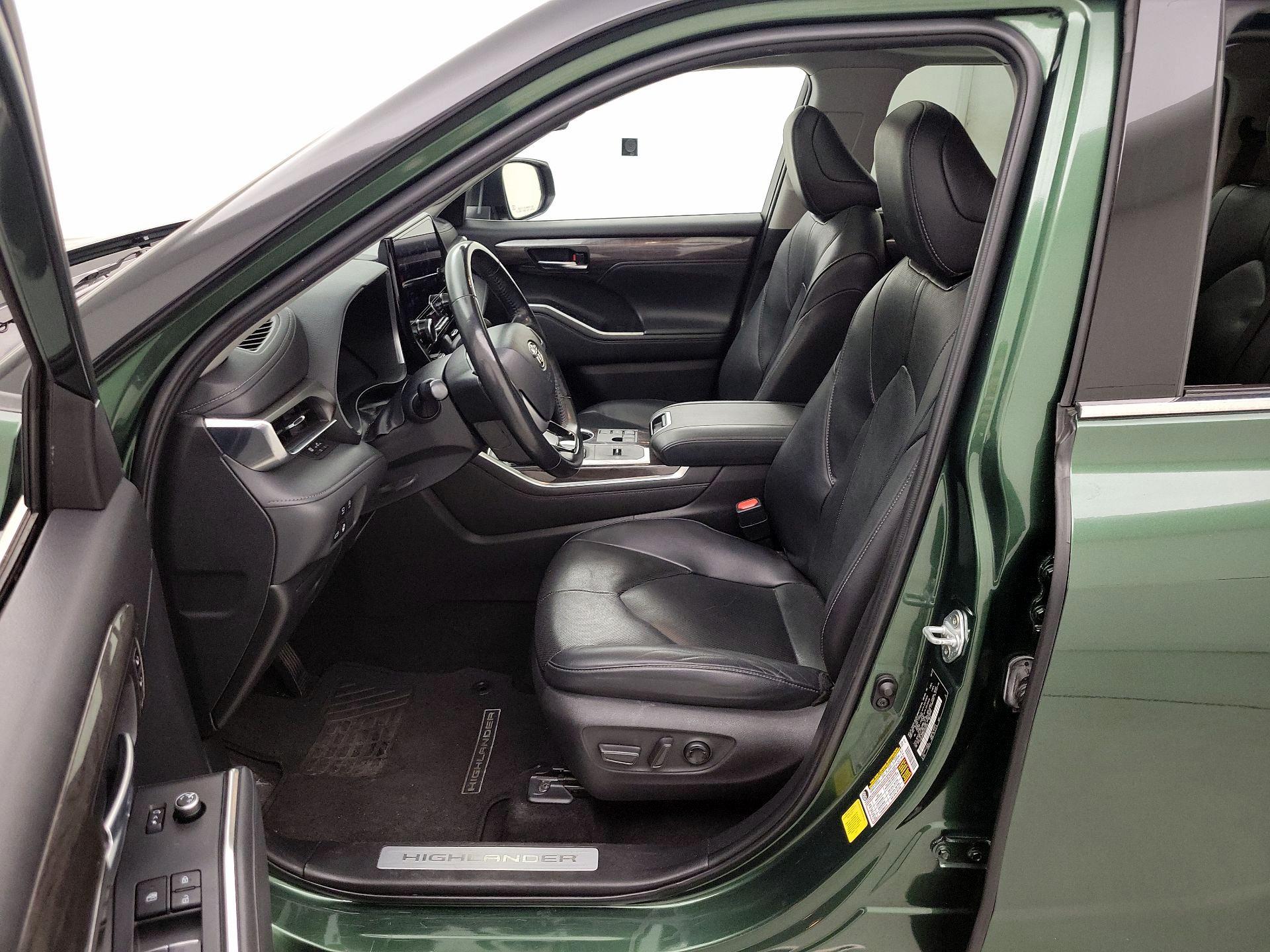 Thumbnail: 2023 Toyota Highlander - 11