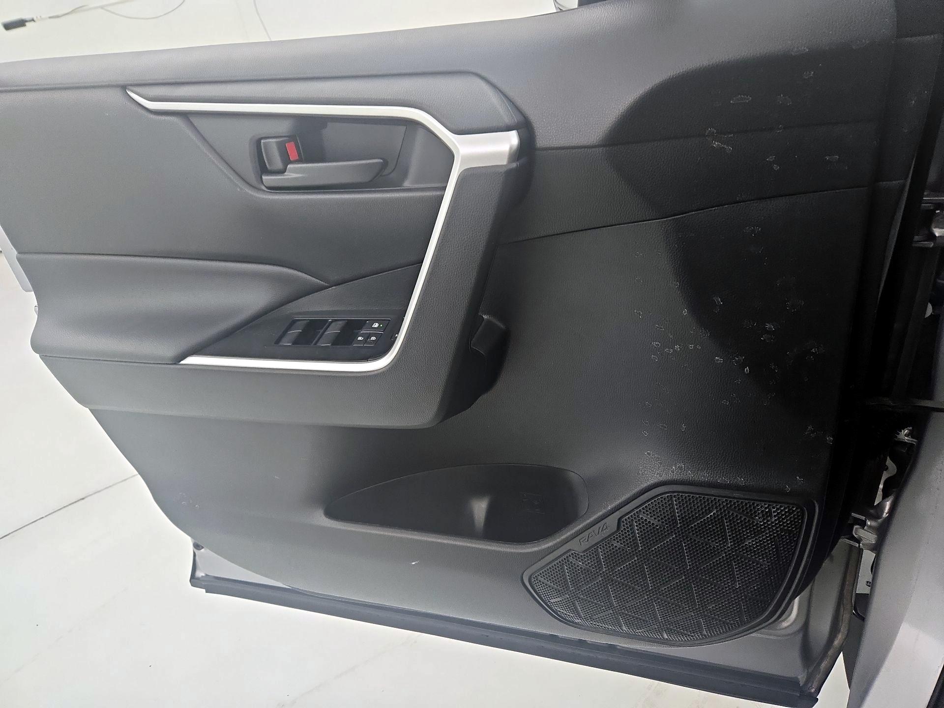 Thumbnail: 2021 Toyota RAV4 - 12