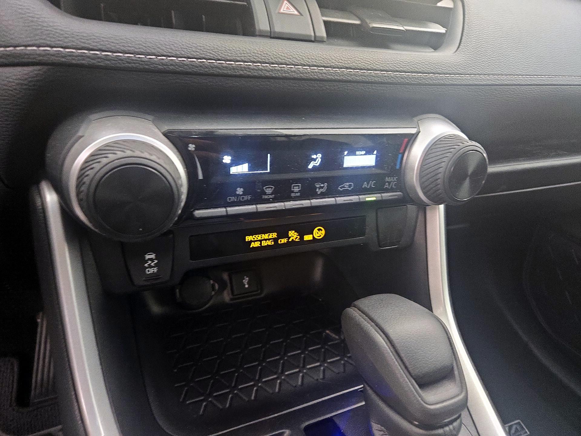 Thumbnail: 2021 Toyota RAV4 - 16