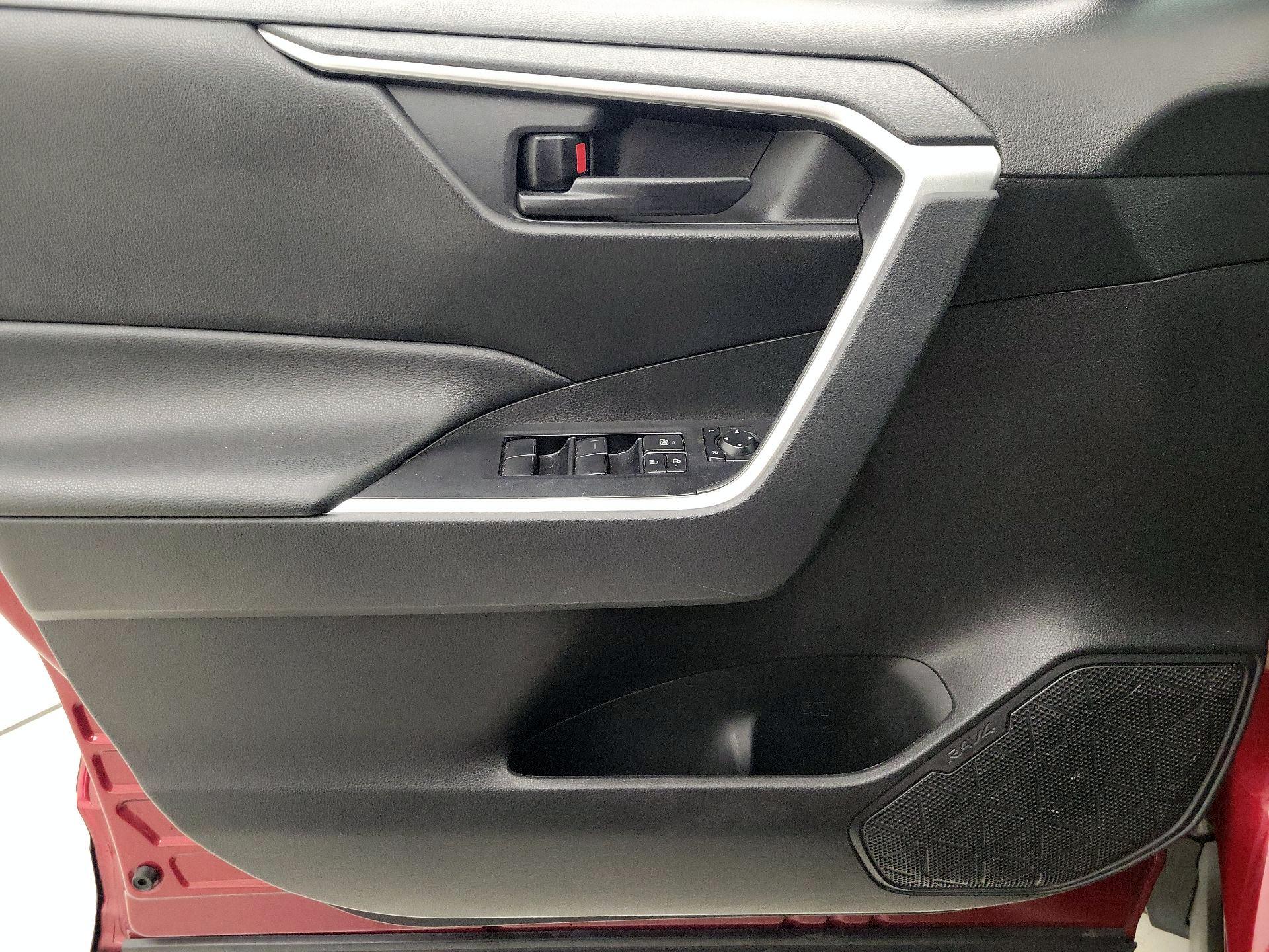 Thumbnail: 2022 Toyota RAV4 - 12