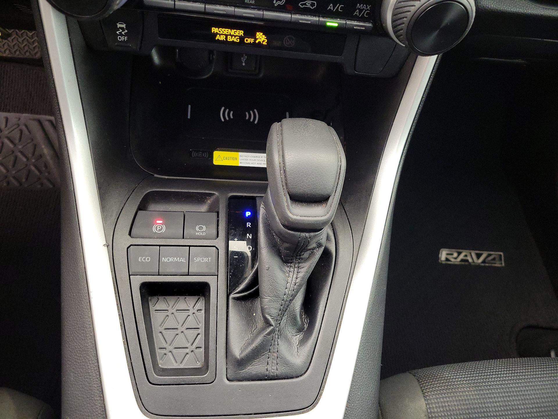 Thumbnail: 2022 Toyota RAV4 - 17