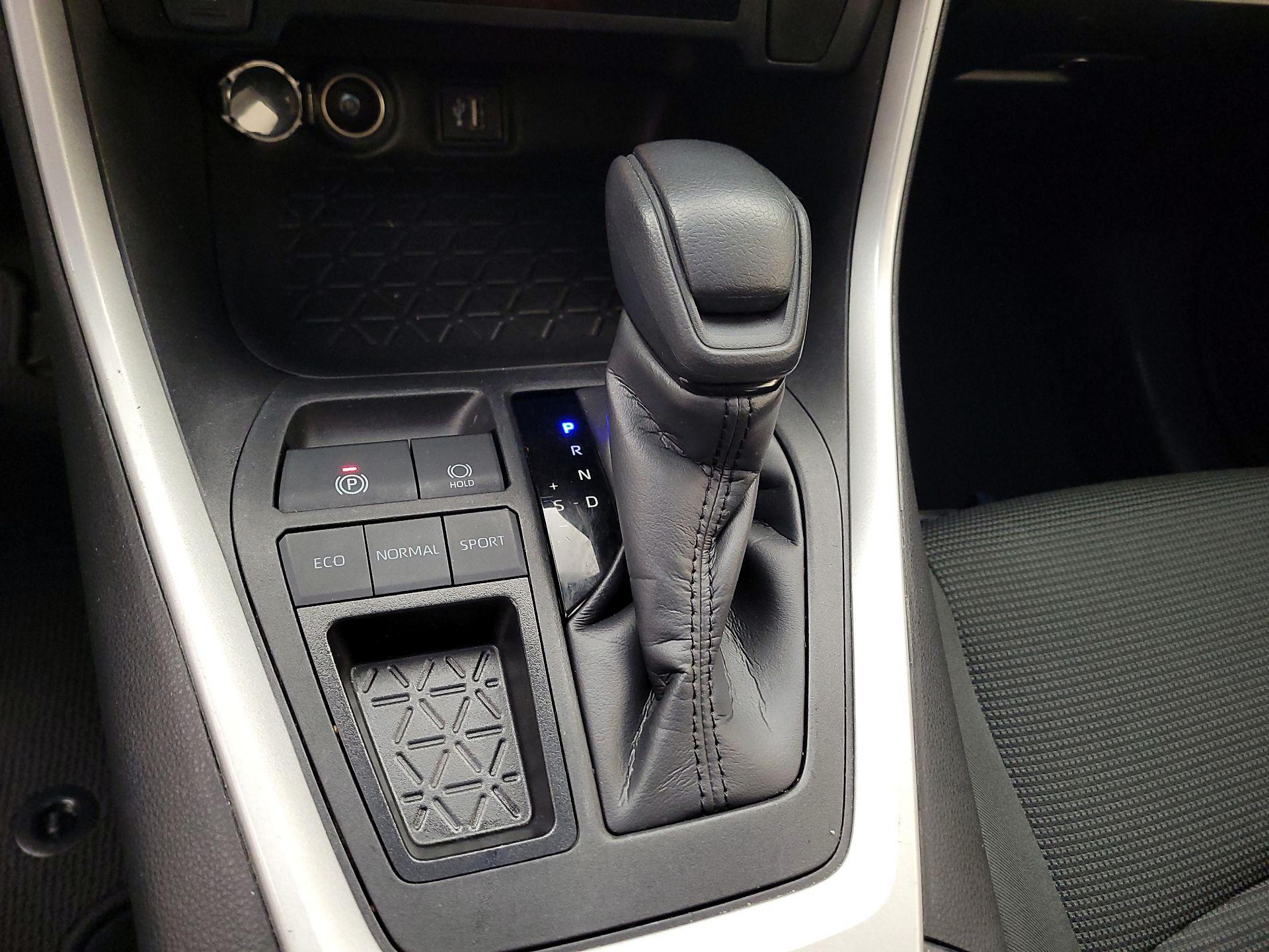 Thumbnail: 2023 Toyota RAV4 - 17