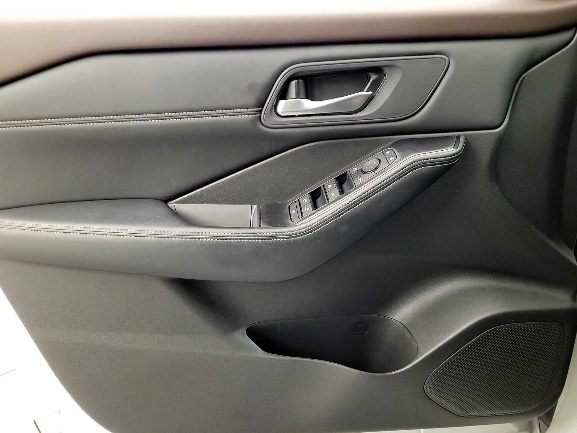 Thumbnail: 2023 Nissan Rogue - 12