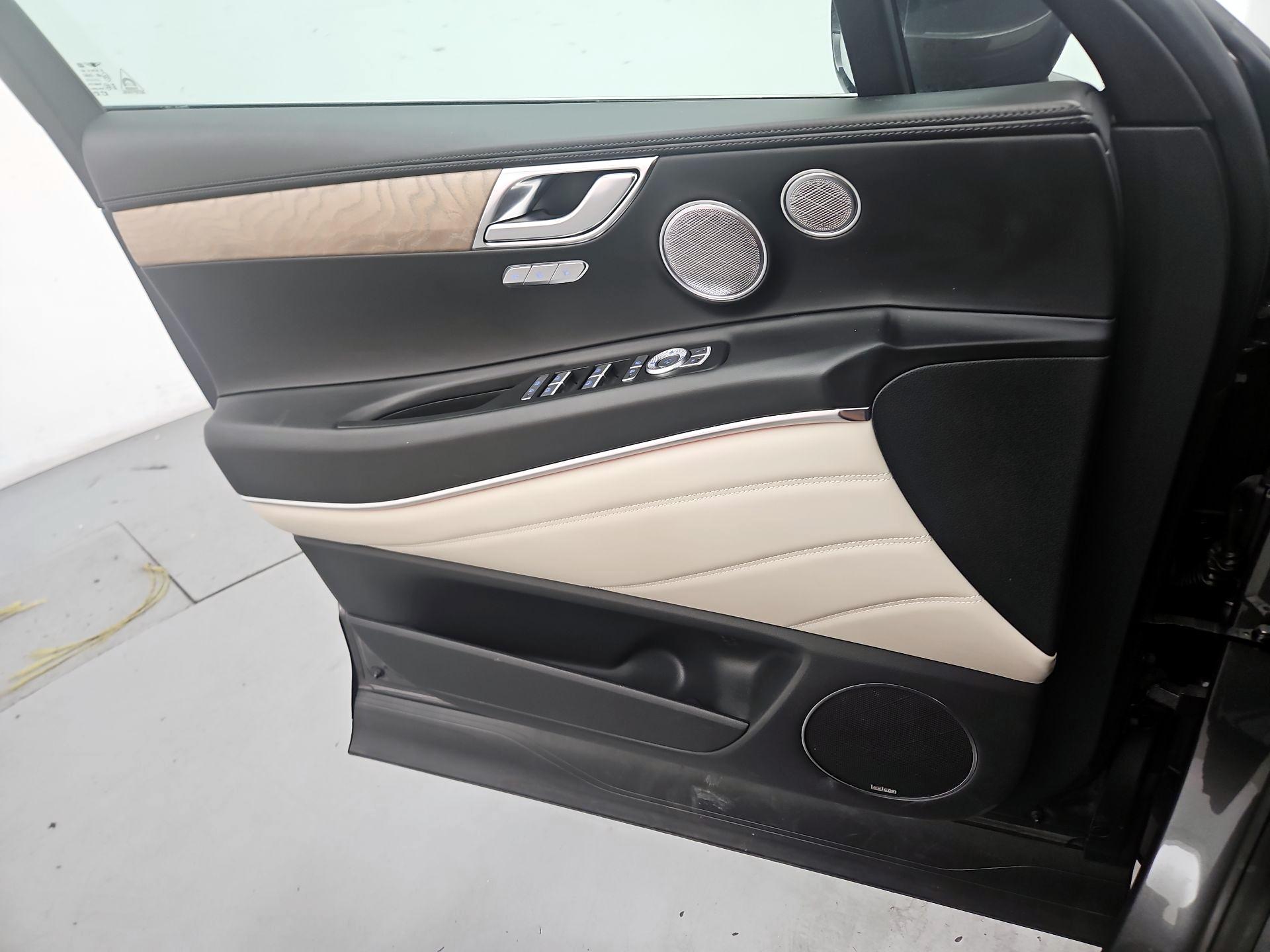 Thumbnail: 2022 Genesis GV80 - 12