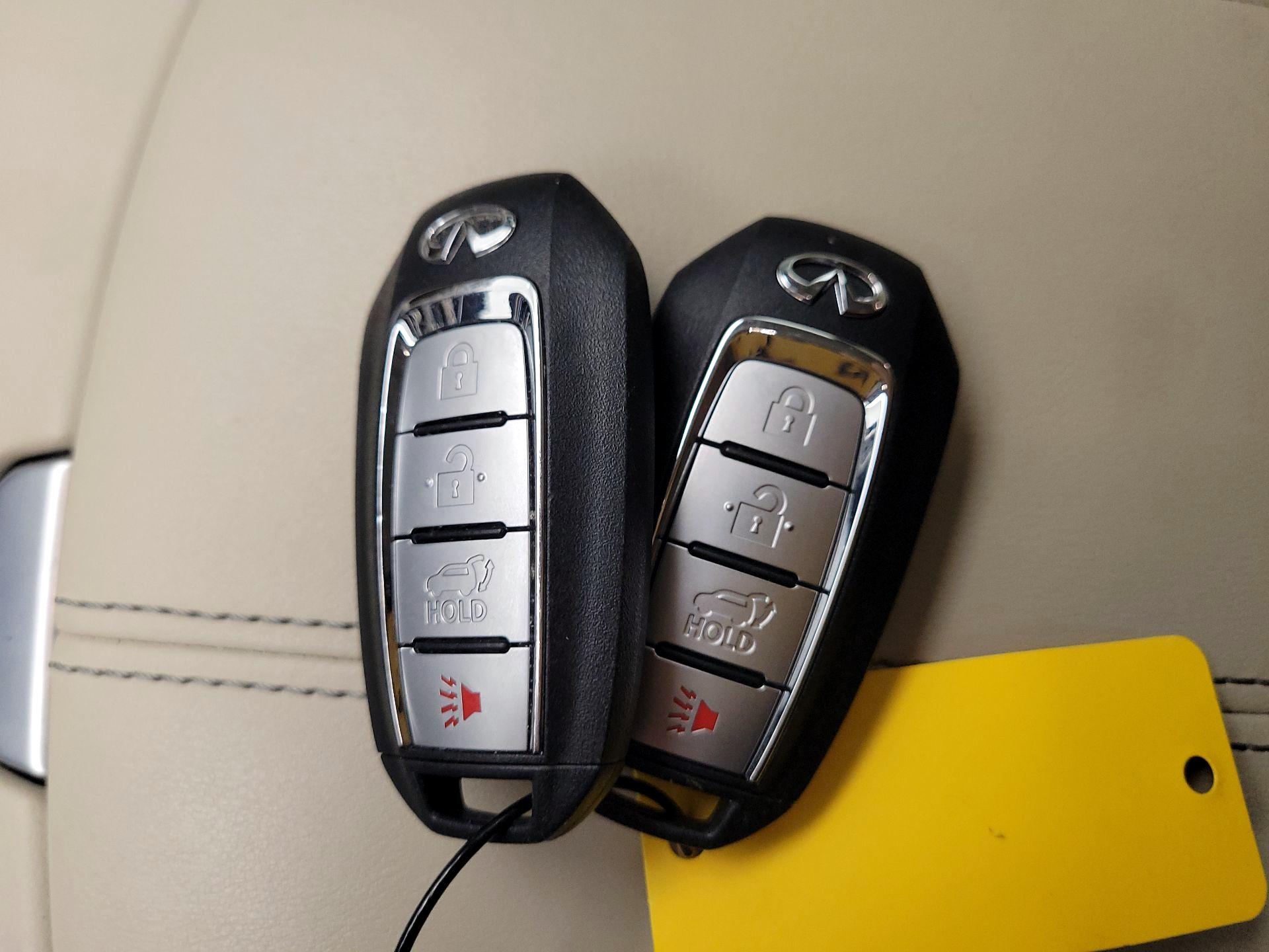 Thumbnail: 2023 INFINITI QX60 - 18