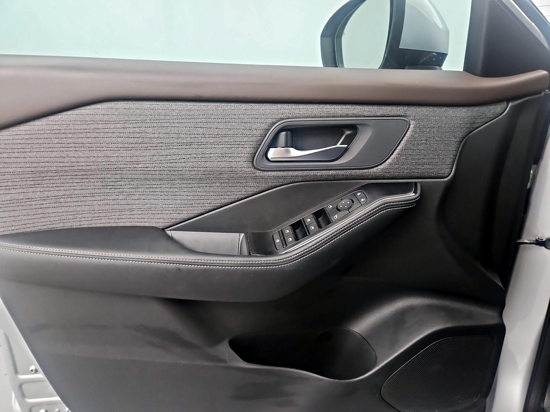 Thumbnail: 2023 Nissan Rogue - 12