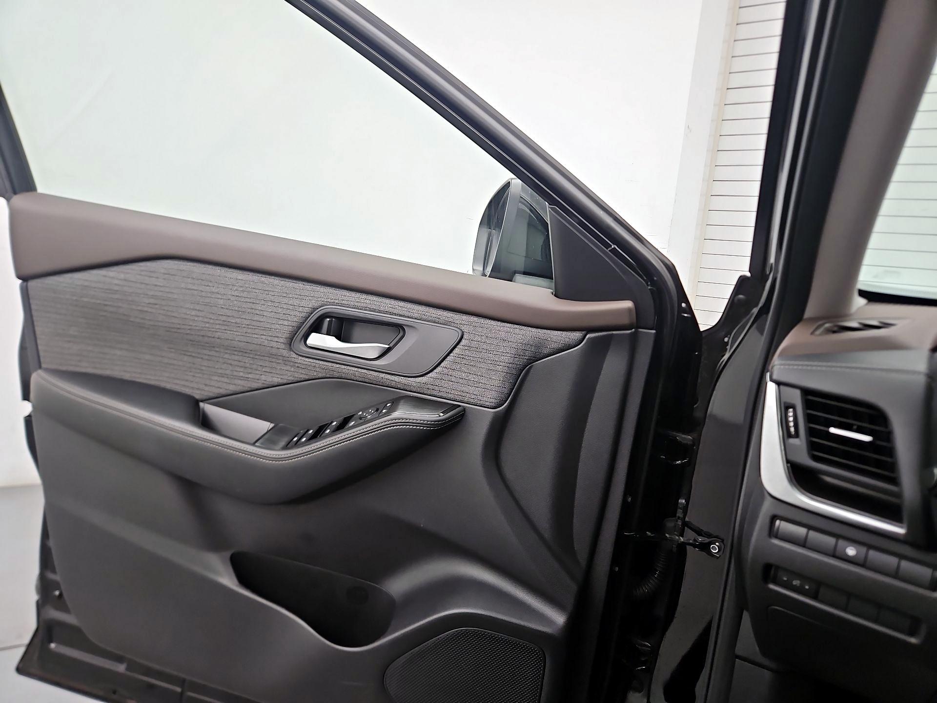 Thumbnail: 2023 Nissan Rogue - 12