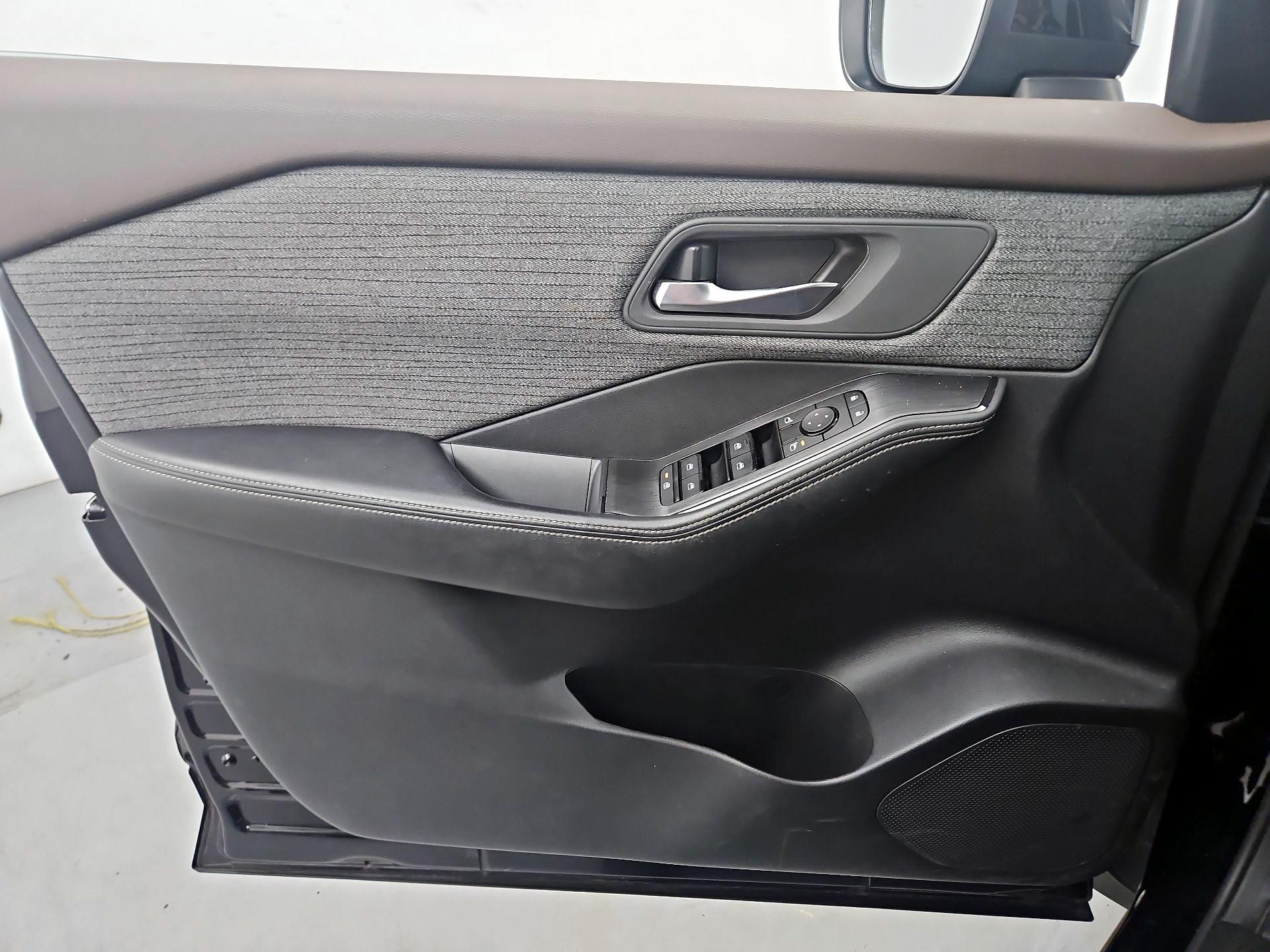 Thumbnail: 2023 Nissan Rogue - 12