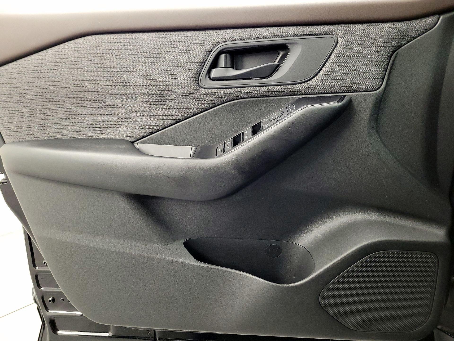 Thumbnail: 2023 Nissan Rogue - 12