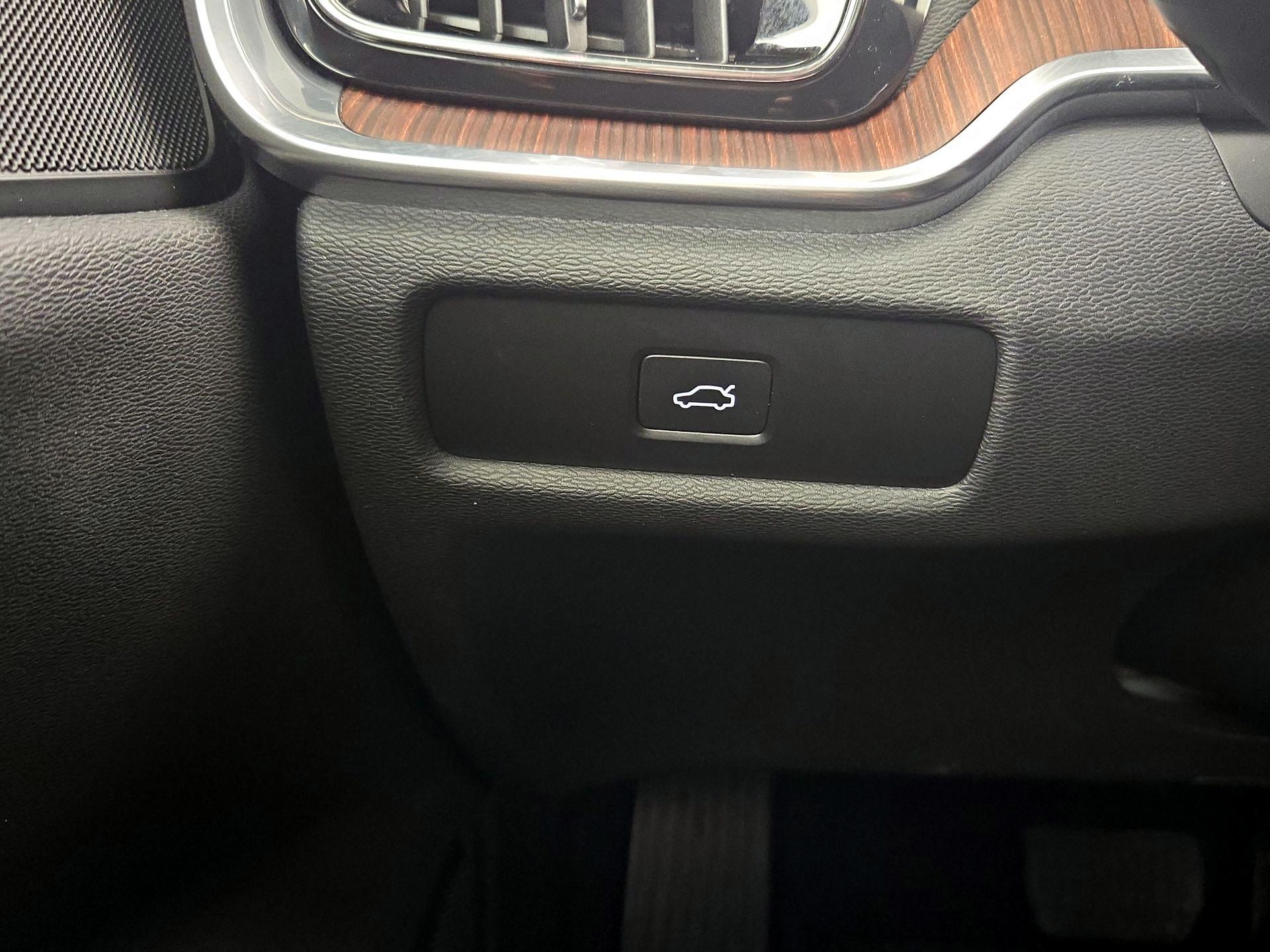 Thumbnail: 2025 Volvo S60 - 13