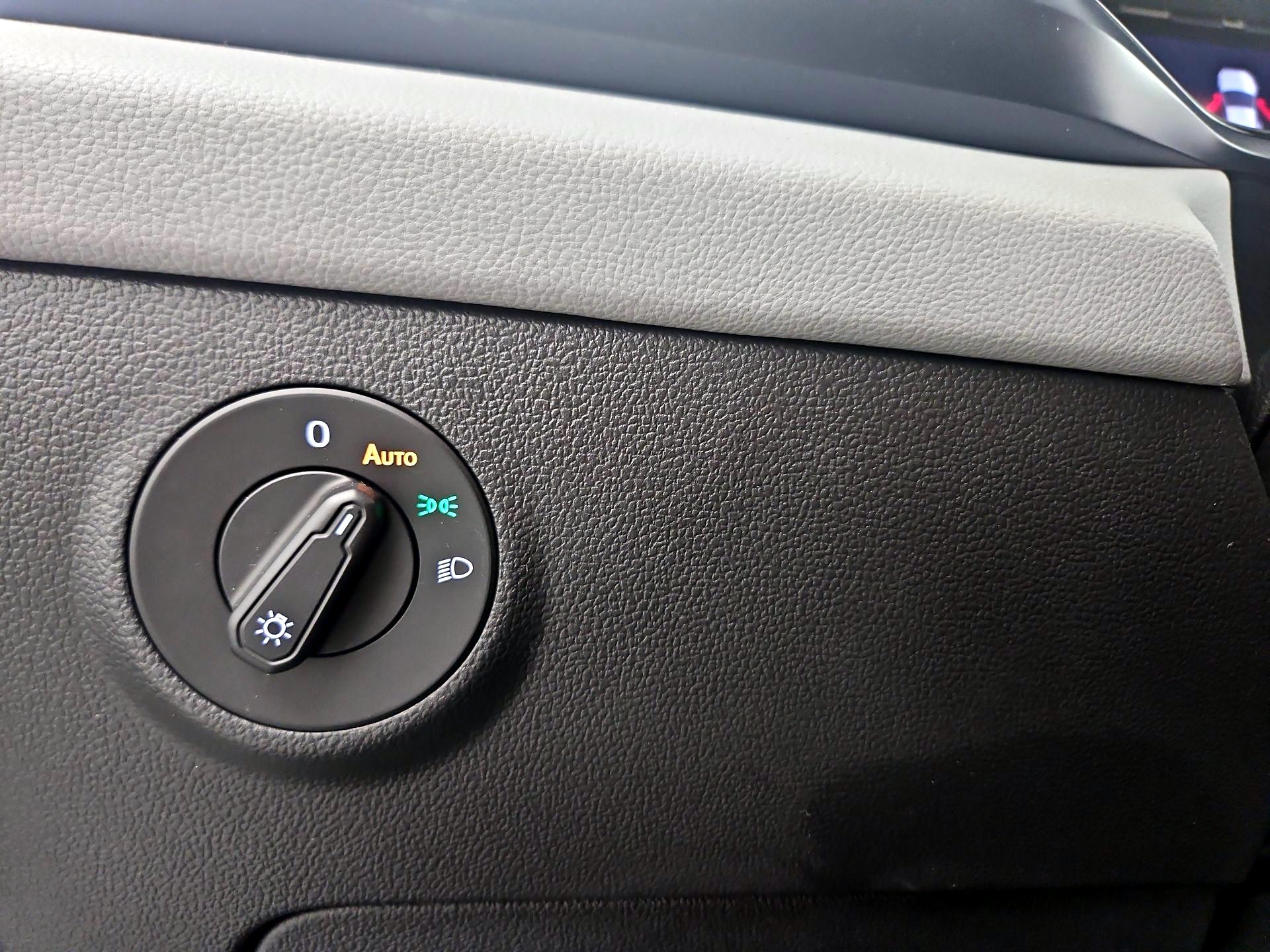 Thumbnail: 2022 Volkswagen Taos - 13