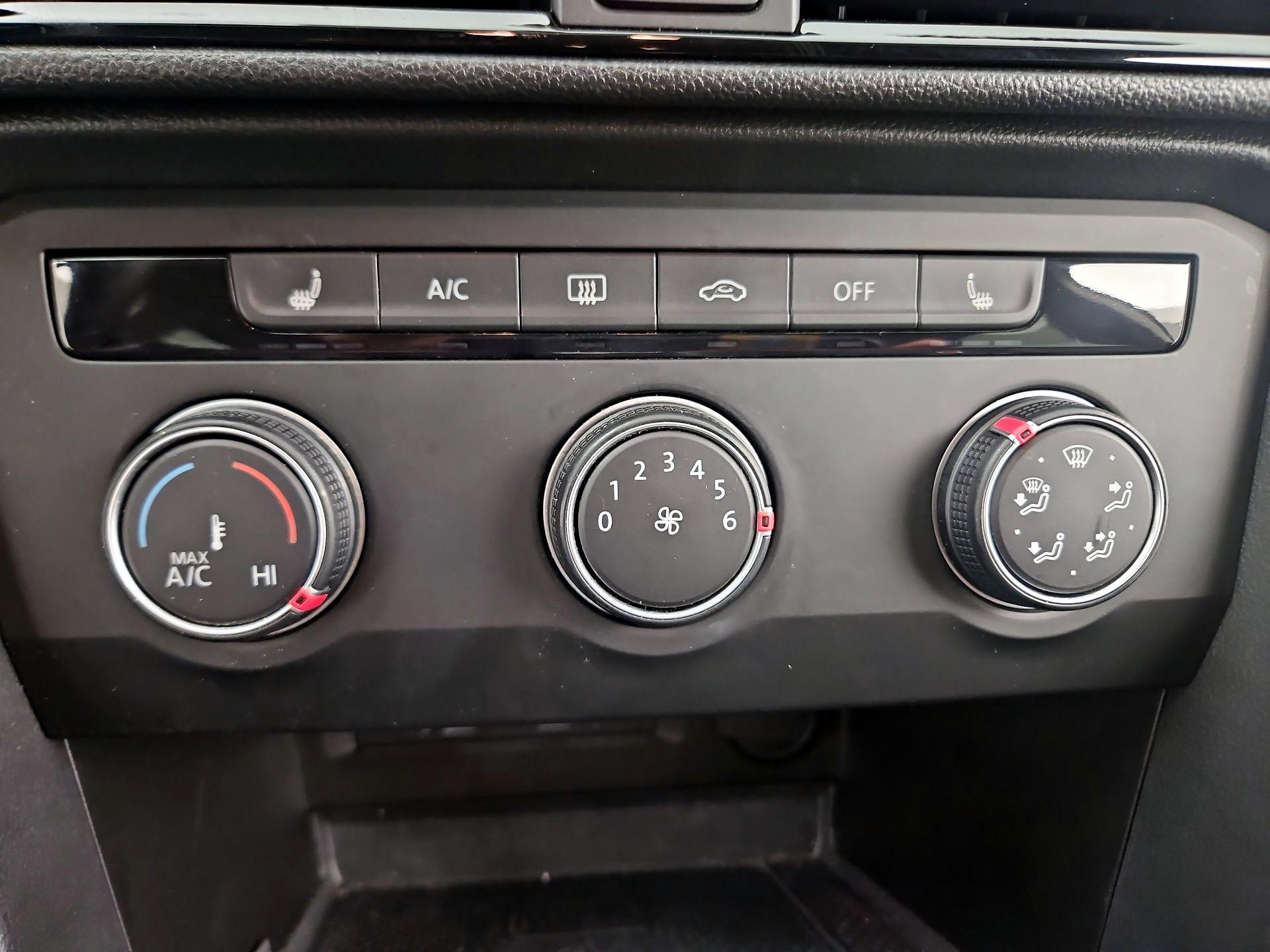 Thumbnail: 2022 Volkswagen Taos - 16