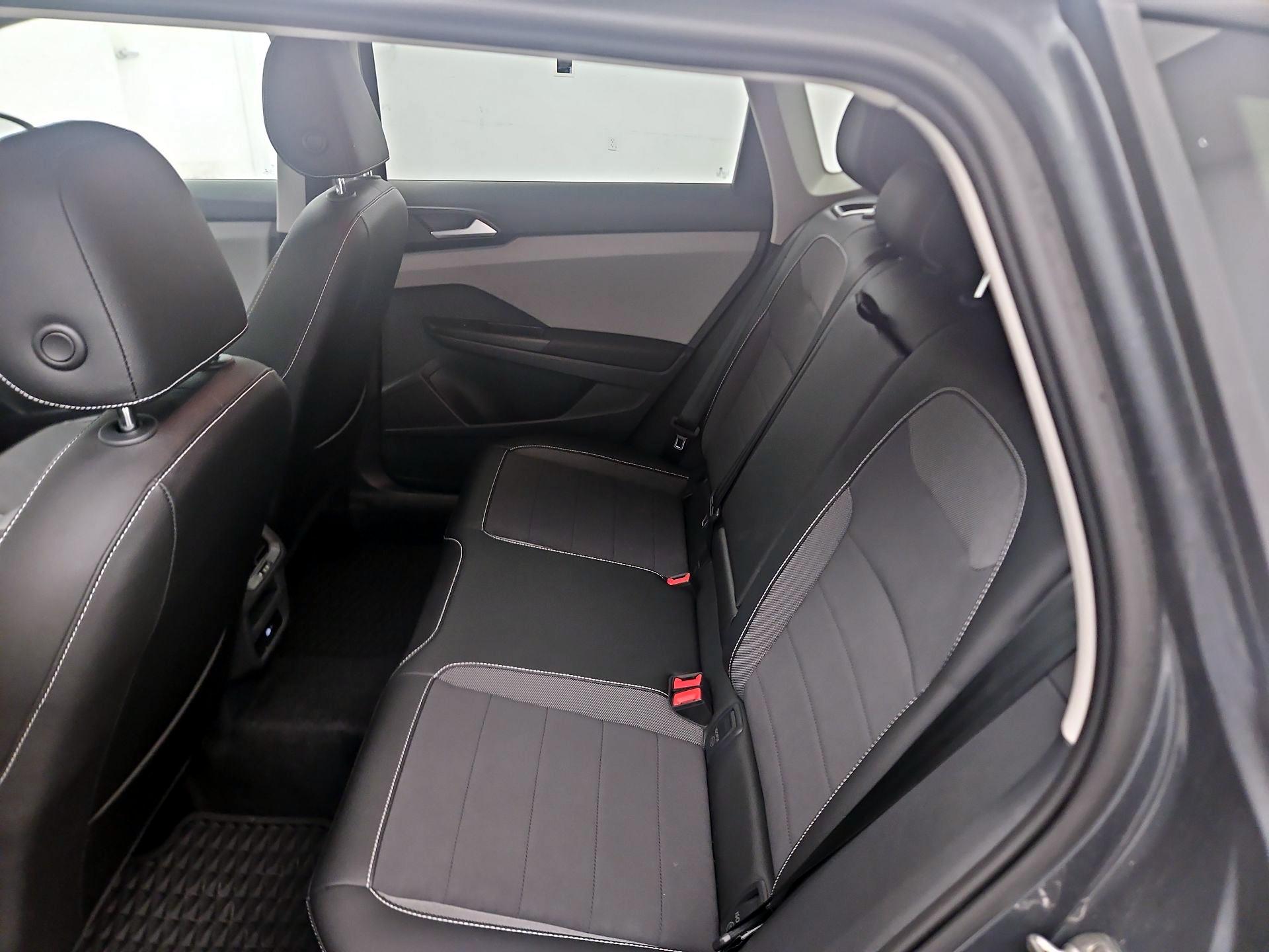 Thumbnail: 2022 Volkswagen Taos - 18