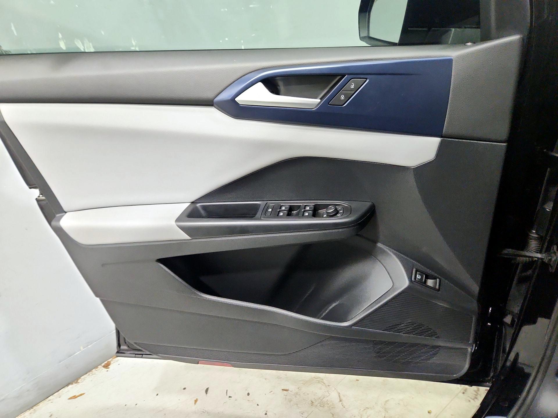 Thumbnail: 2023 Volkswagen Taos - 12