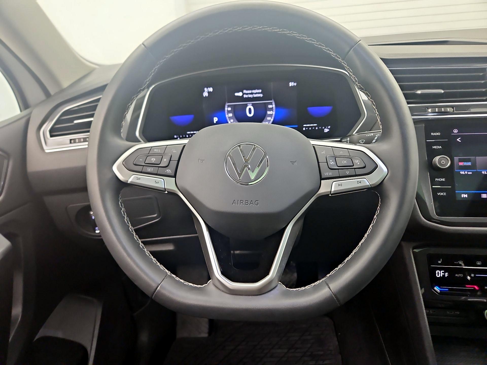 Thumbnail: 2022 Volkswagen Tiguan - 10