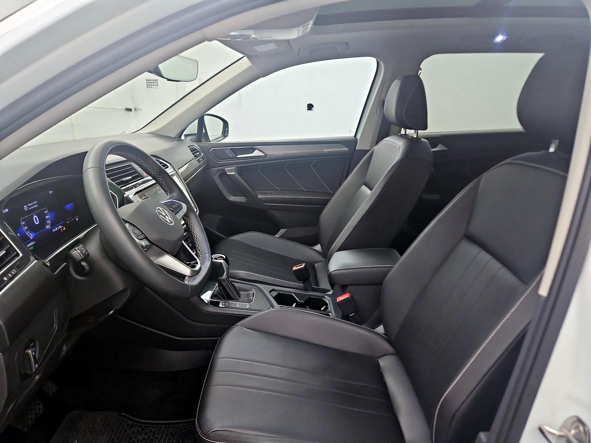 Thumbnail: 2022 Volkswagen Tiguan - 11