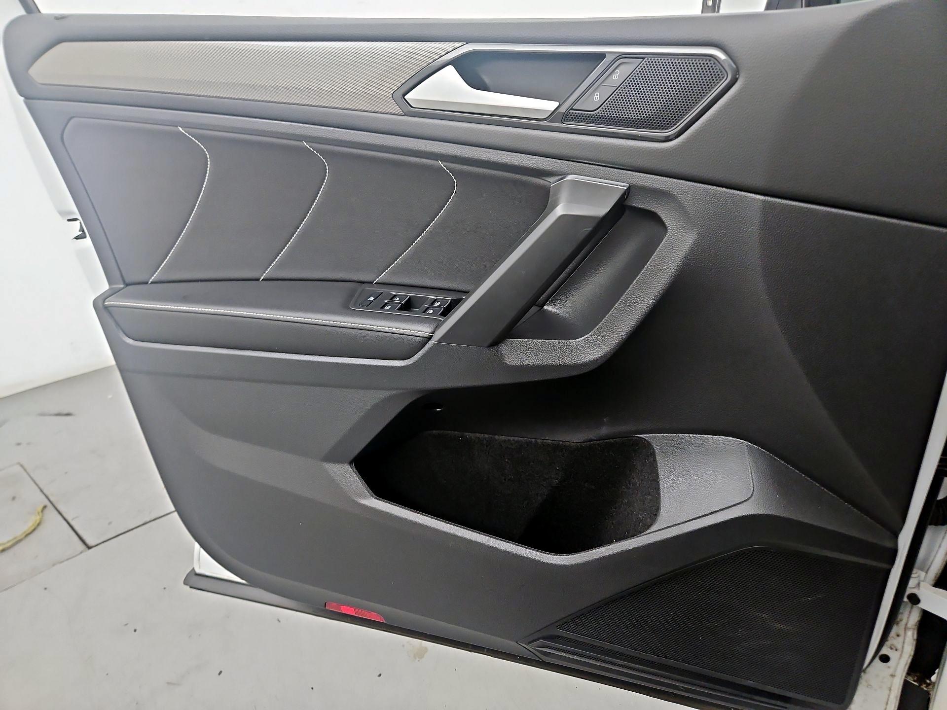 Thumbnail: 2022 Volkswagen Tiguan - 12