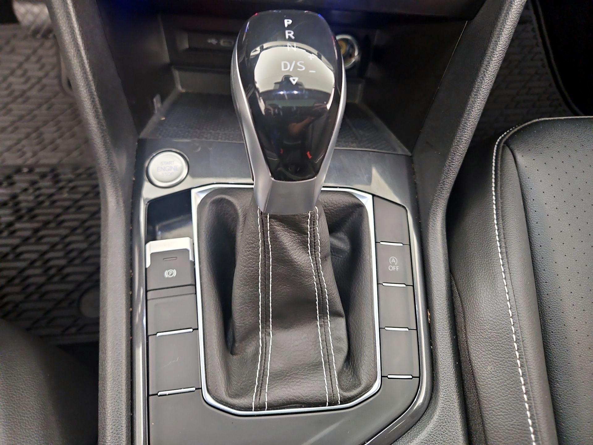 Thumbnail: 2022 Volkswagen Tiguan - 17