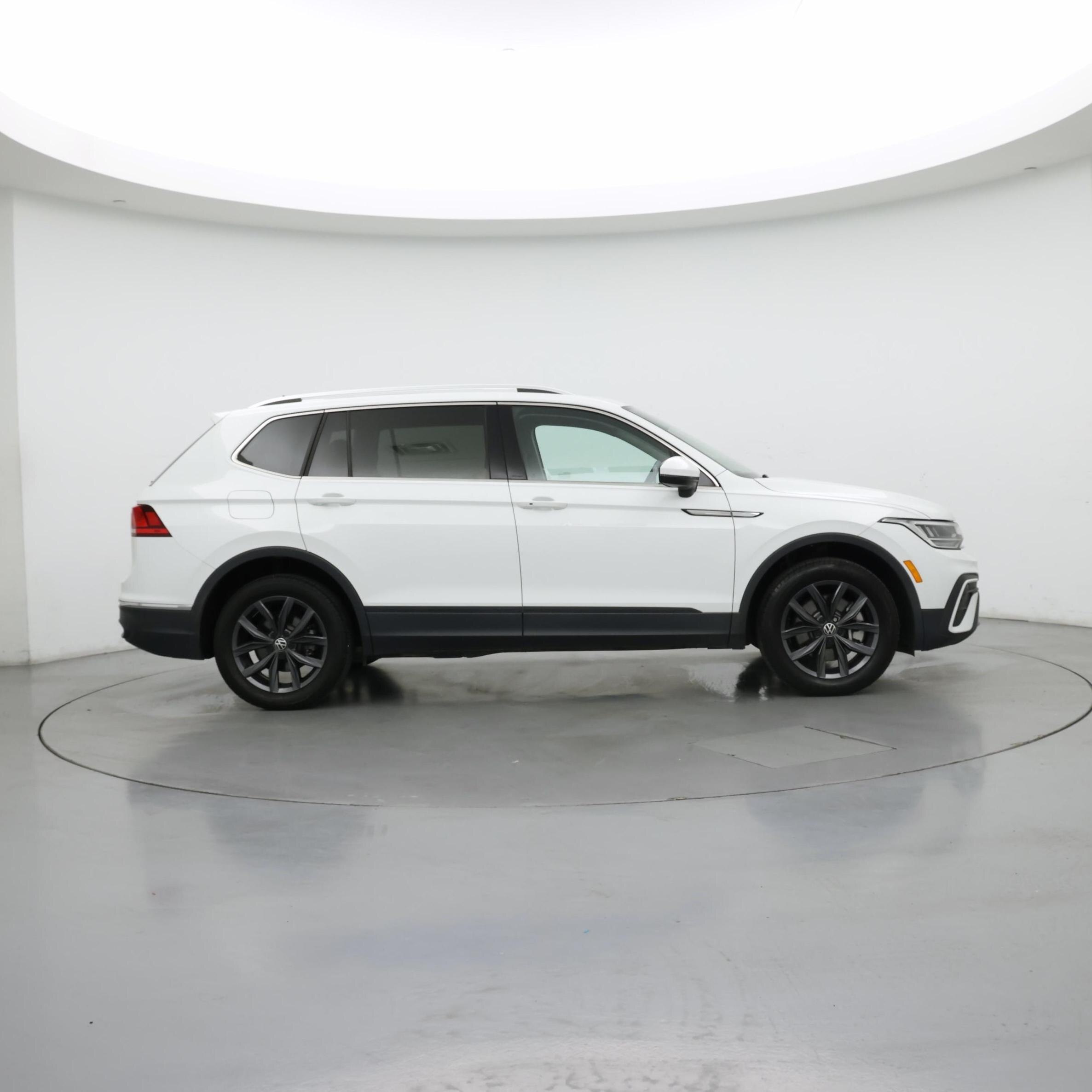 Thumbnail: 2022 Volkswagen Tiguan - 7