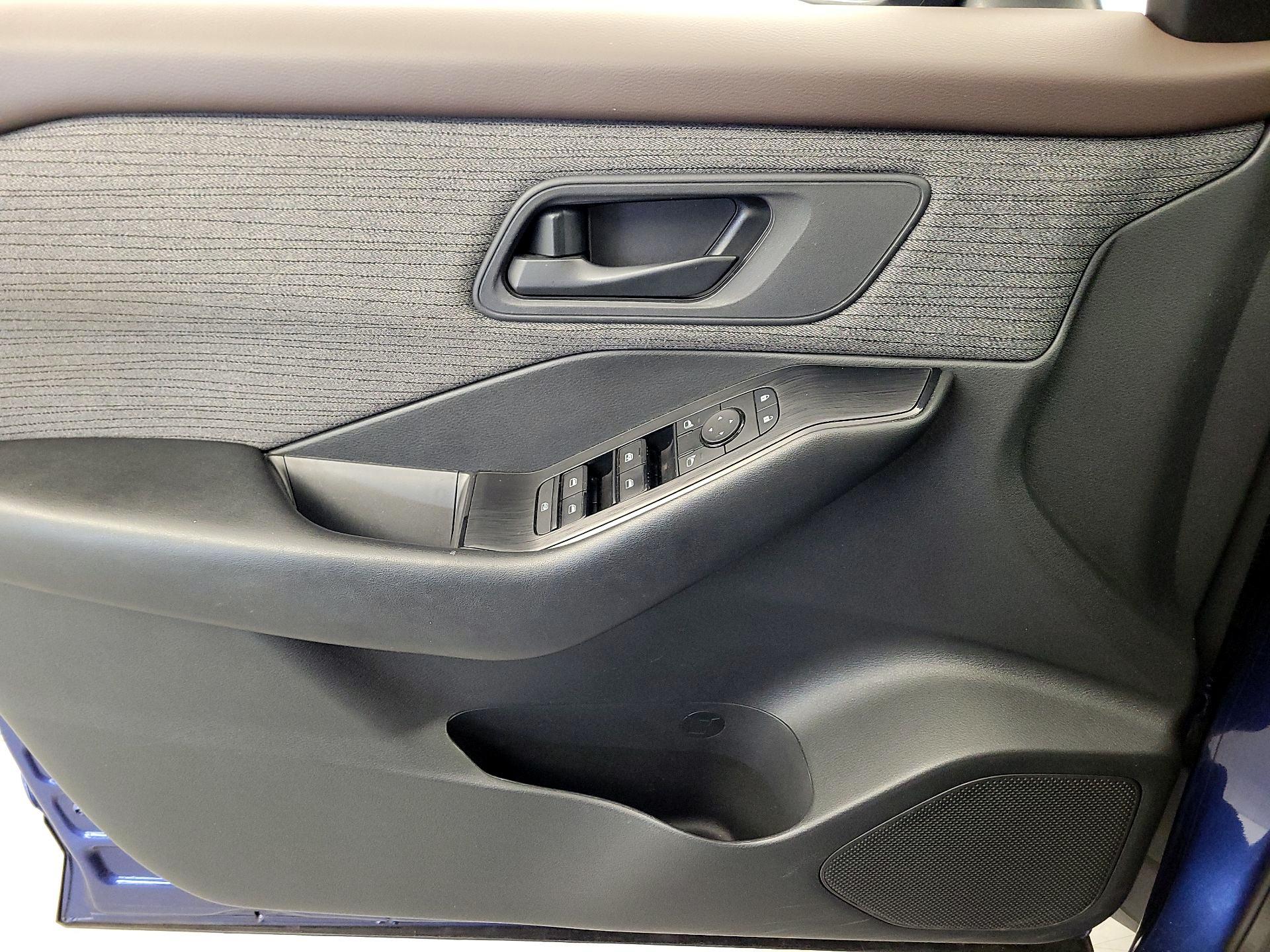 Thumbnail: 2023 Nissan Rogue - 12