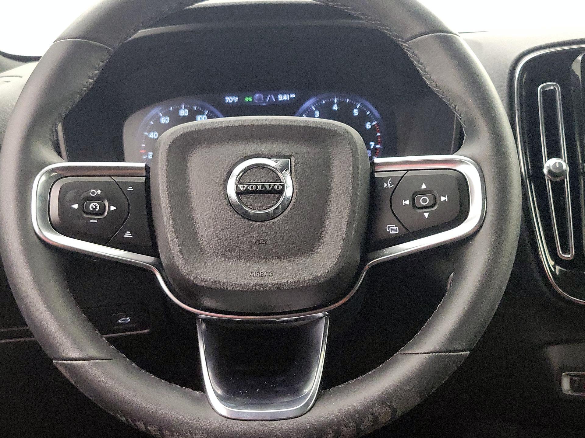 Thumbnail: 2022 Volvo XC40 - 10