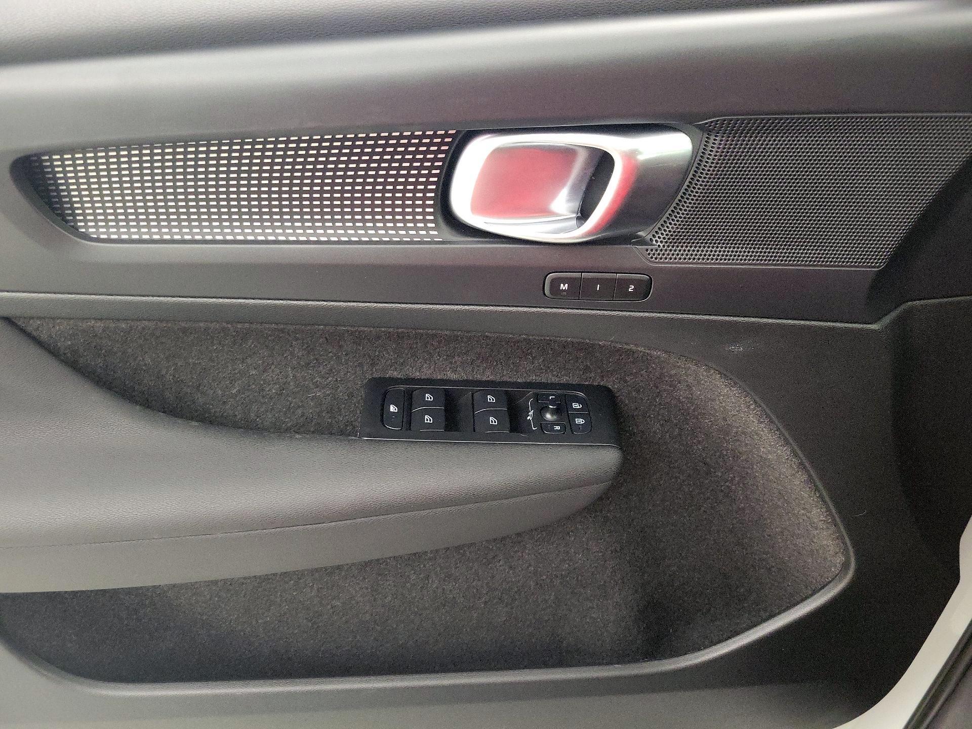 Thumbnail: 2022 Volvo XC40 - 12