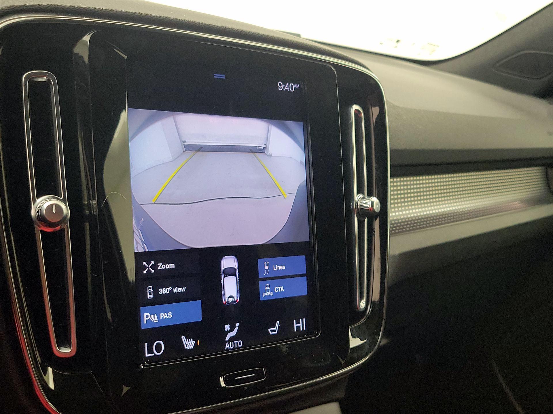 Thumbnail: 2022 Volvo XC40 - 14