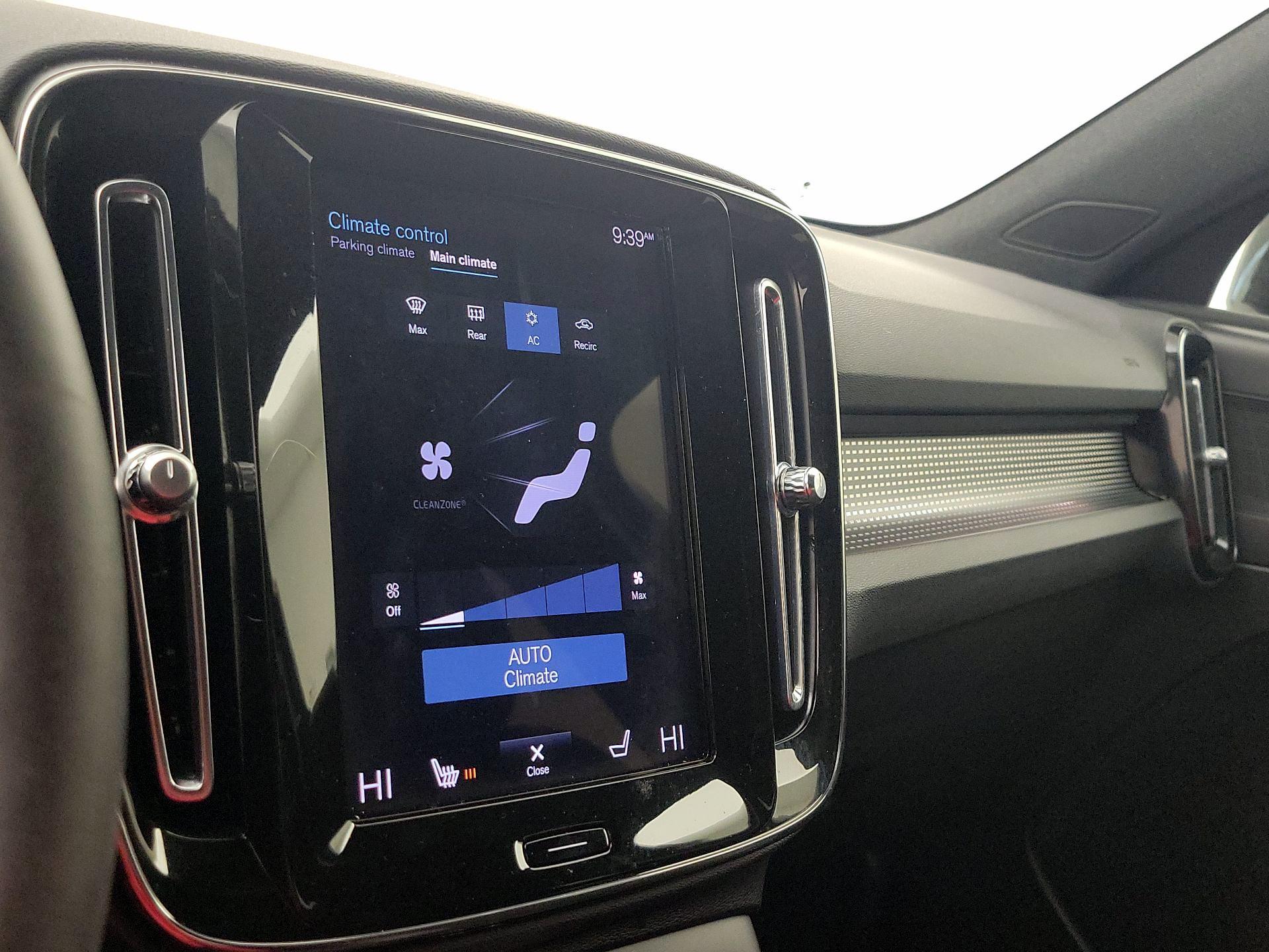 Thumbnail: 2022 Volvo XC40 - 16