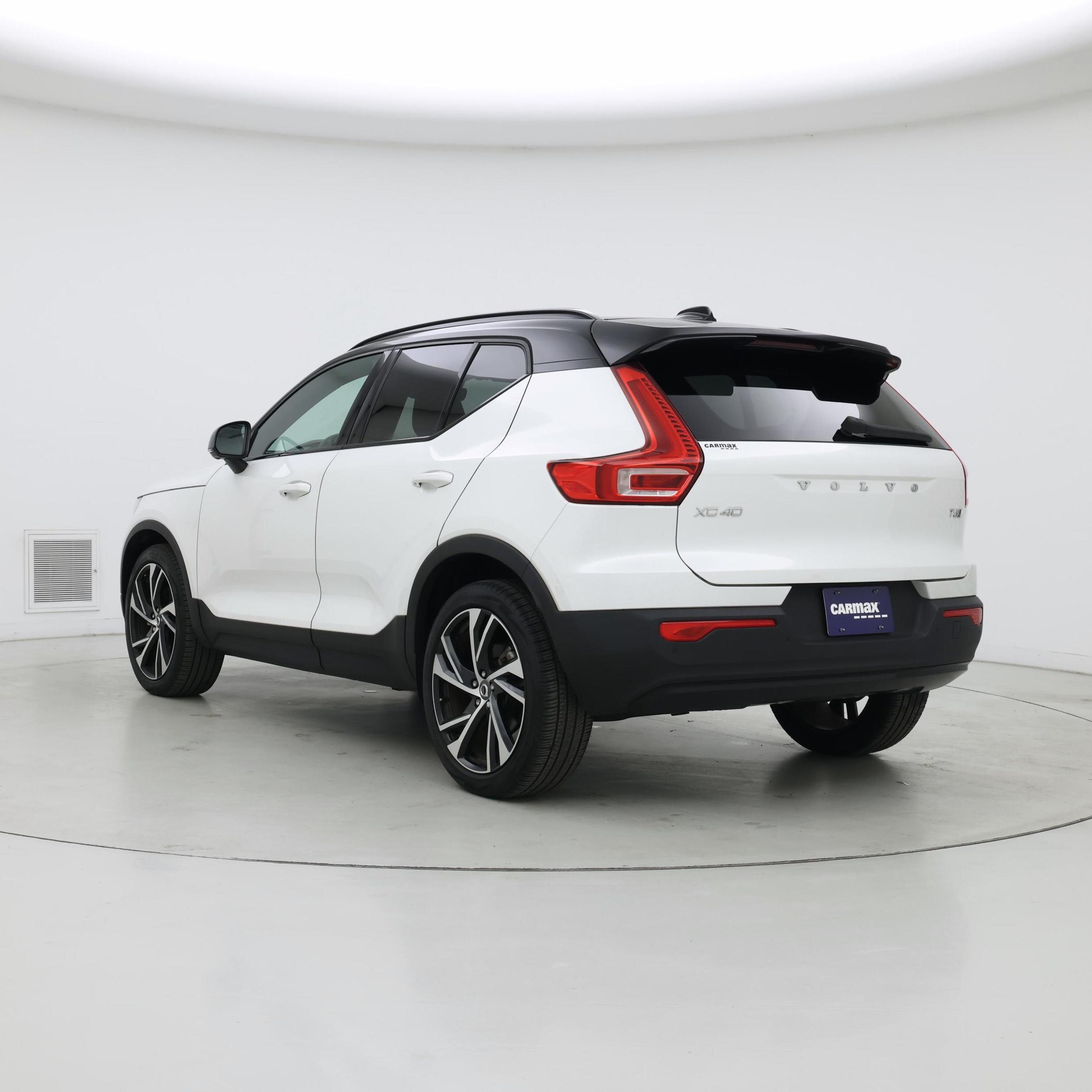 Thumbnail: 2022 Volvo XC40 - 2