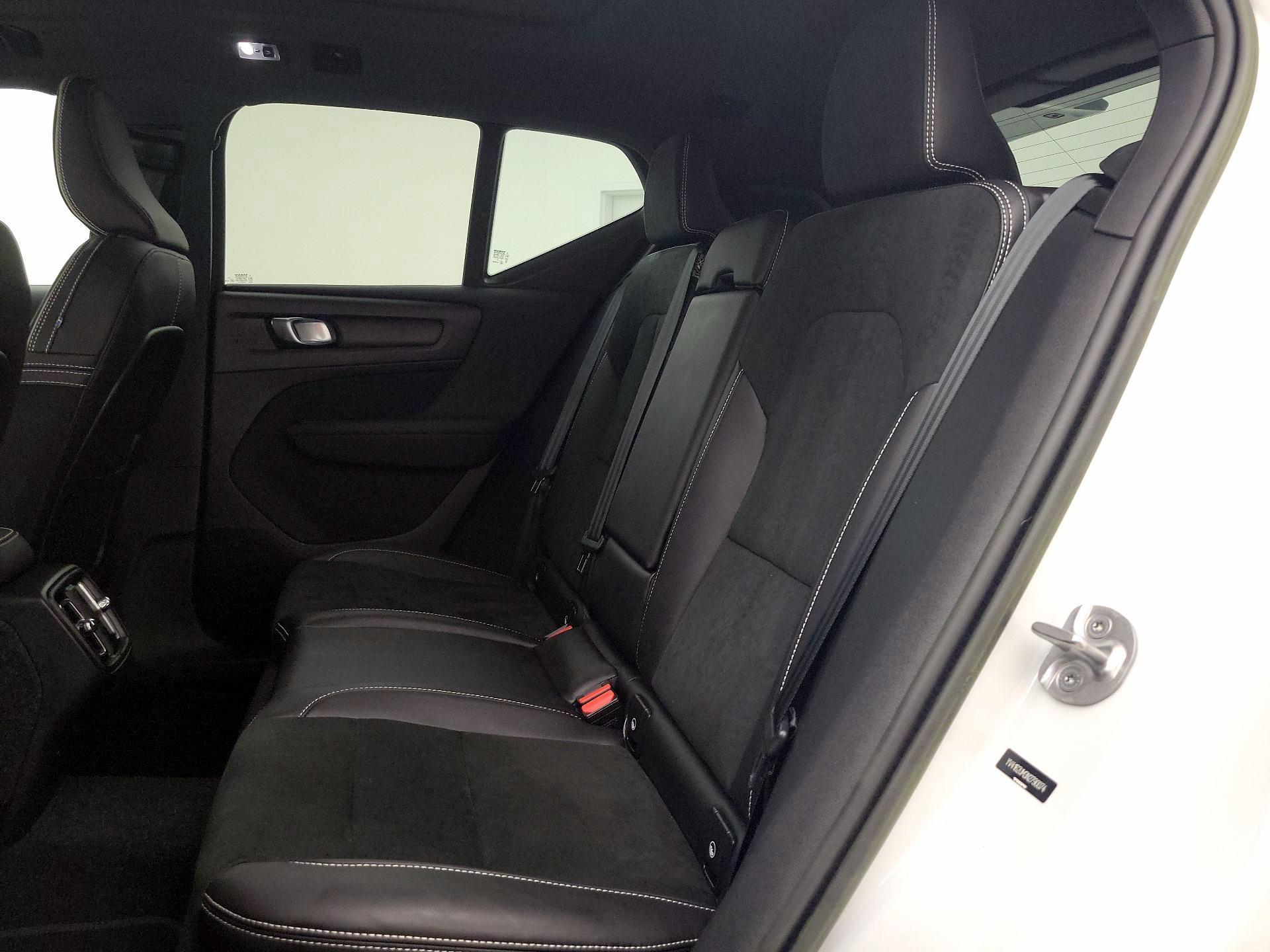 Thumbnail: 2022 Volvo XC40 - 20