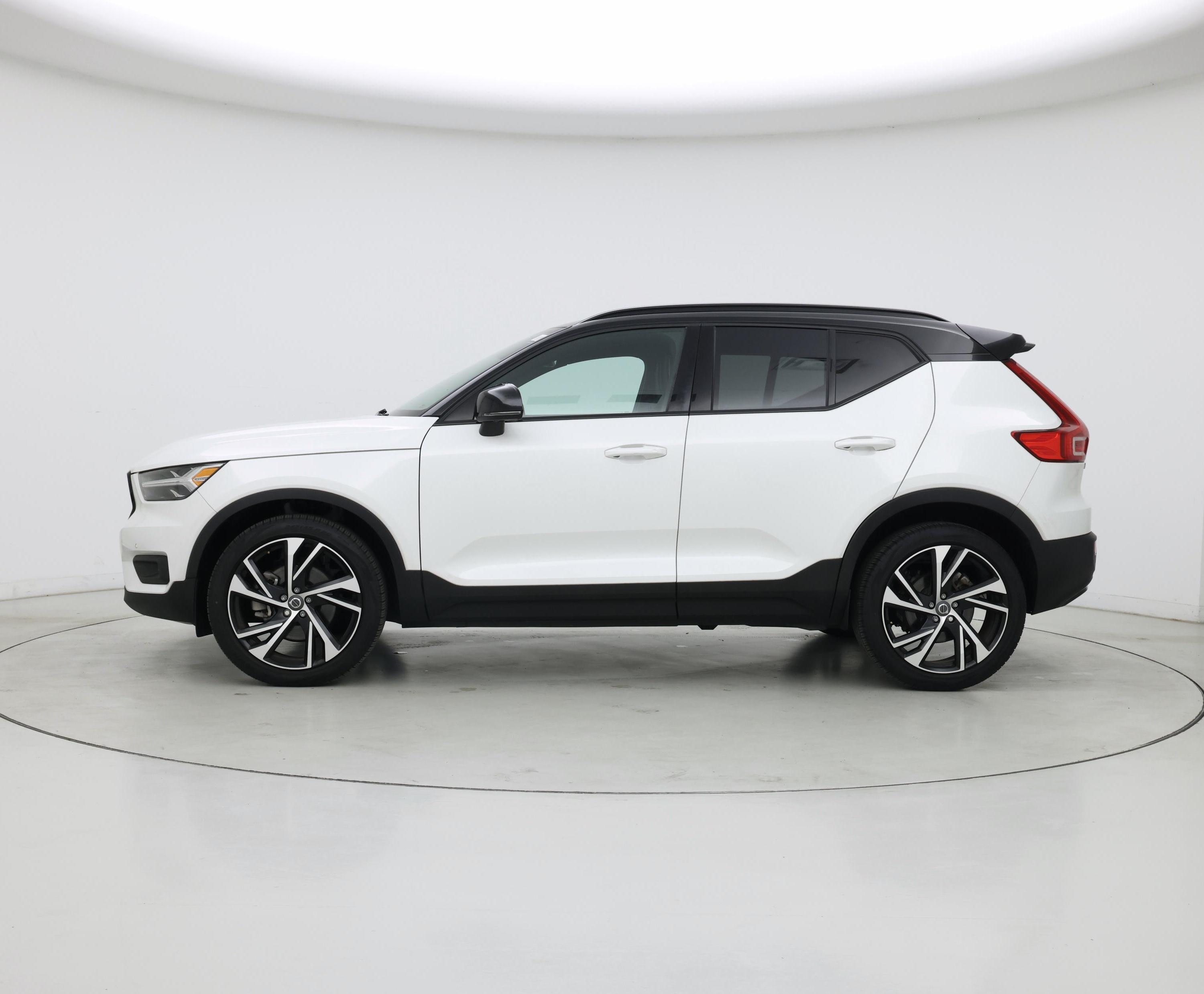 Thumbnail: 2022 Volvo XC40 - 3