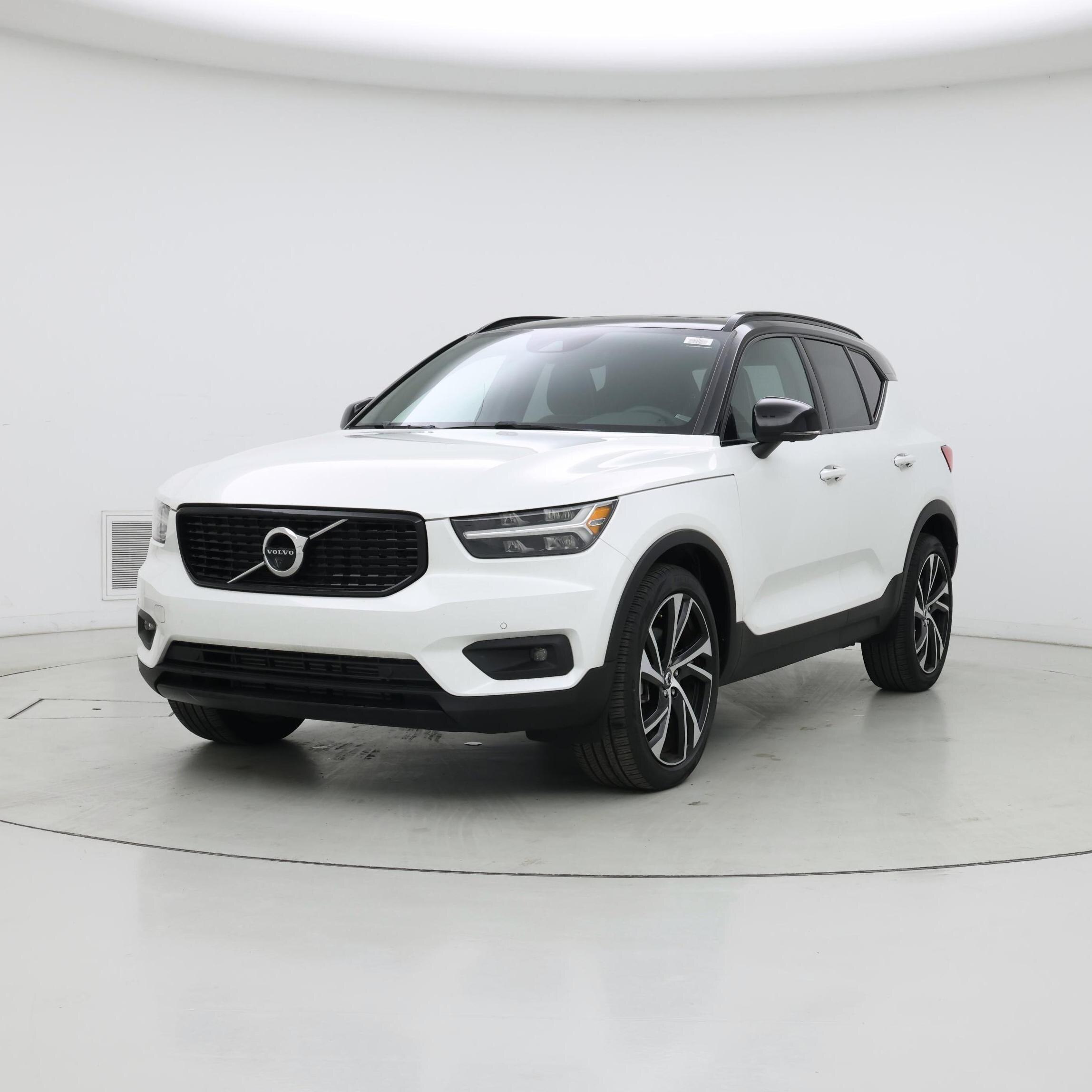 Thumbnail: 2022 Volvo XC40 - 4