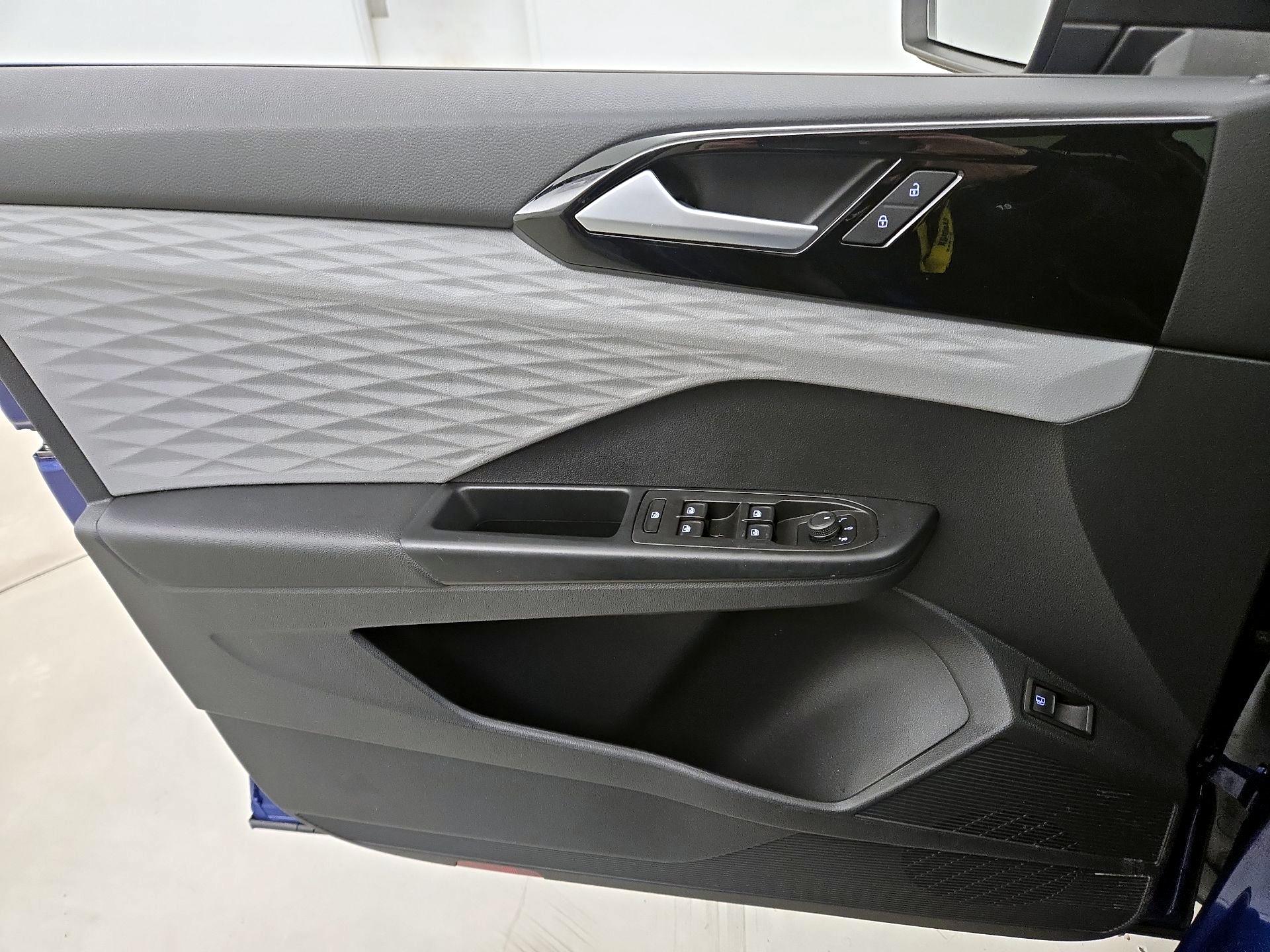 Thumbnail: 2022 Volkswagen Taos - 12