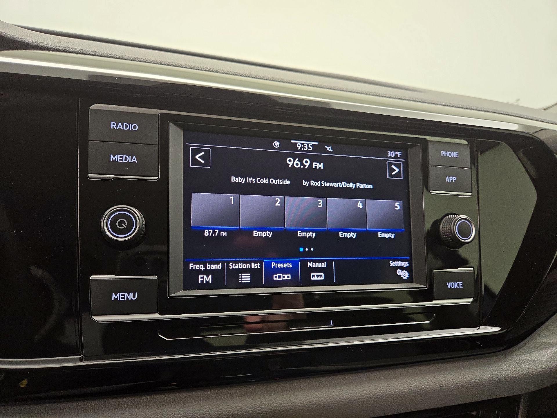 Thumbnail: 2022 Volkswagen Taos - 15