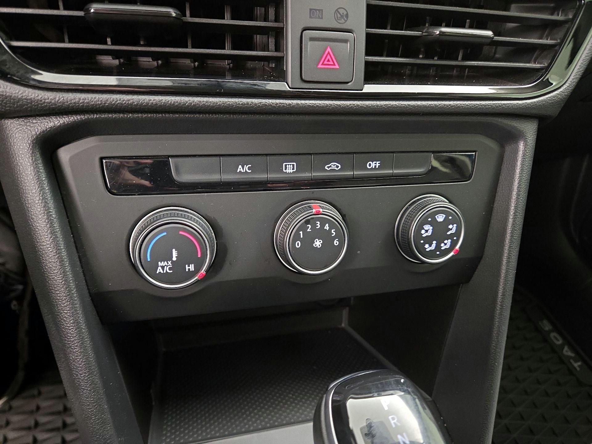 Thumbnail: 2022 Volkswagen Taos - 16