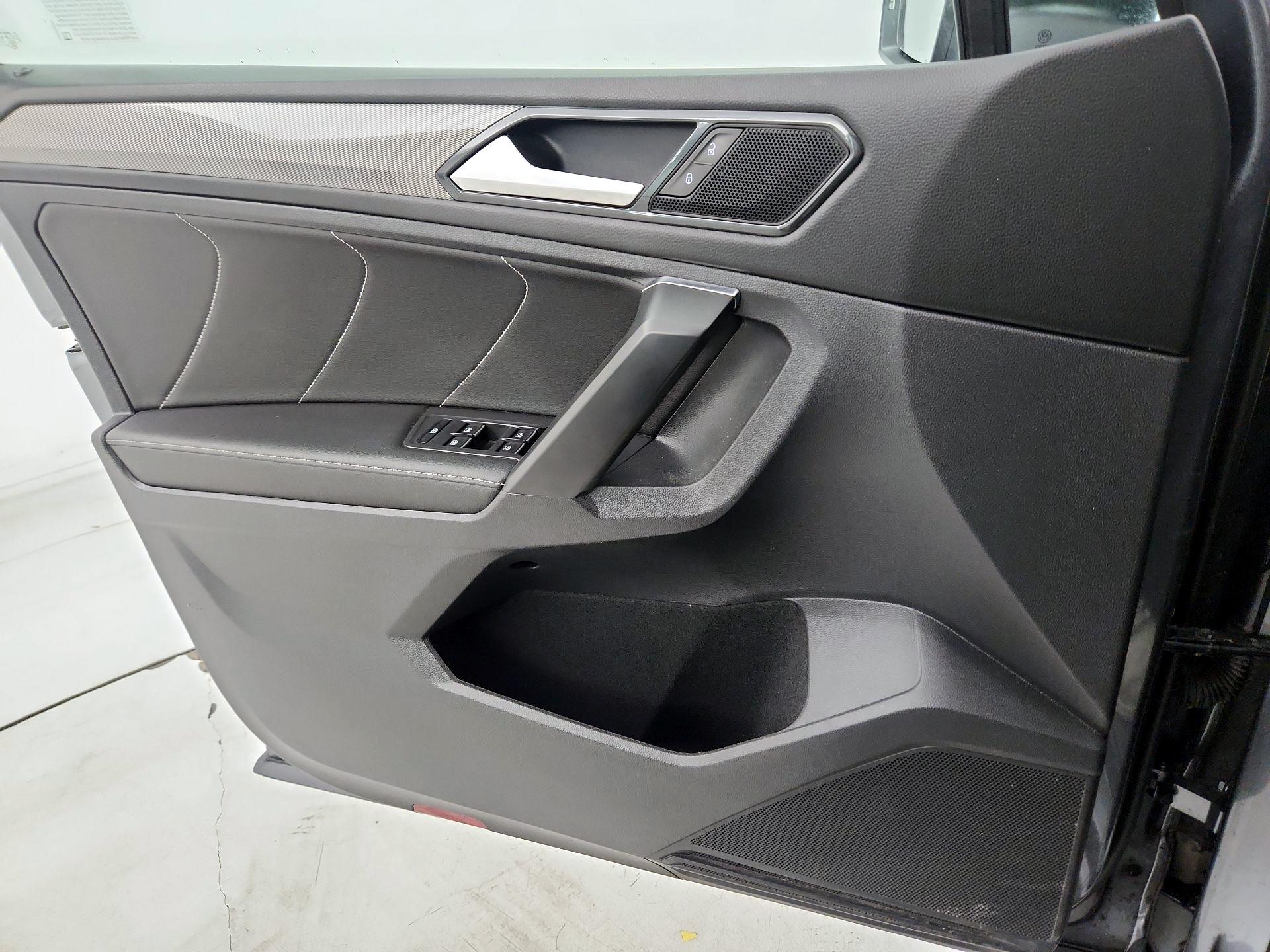 Thumbnail: 2022 Volkswagen Tiguan - 12