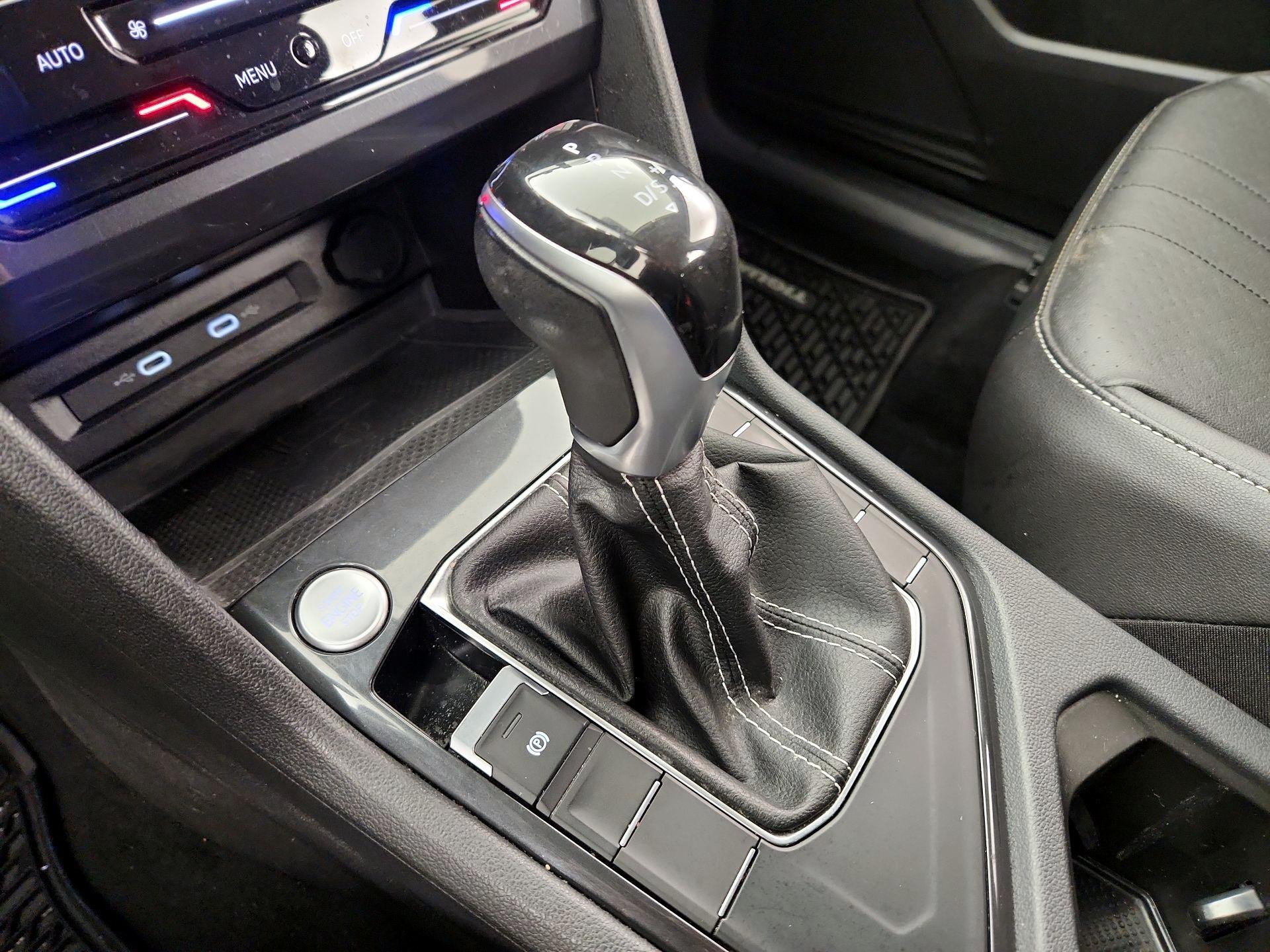 Thumbnail: 2022 Volkswagen Tiguan - 17