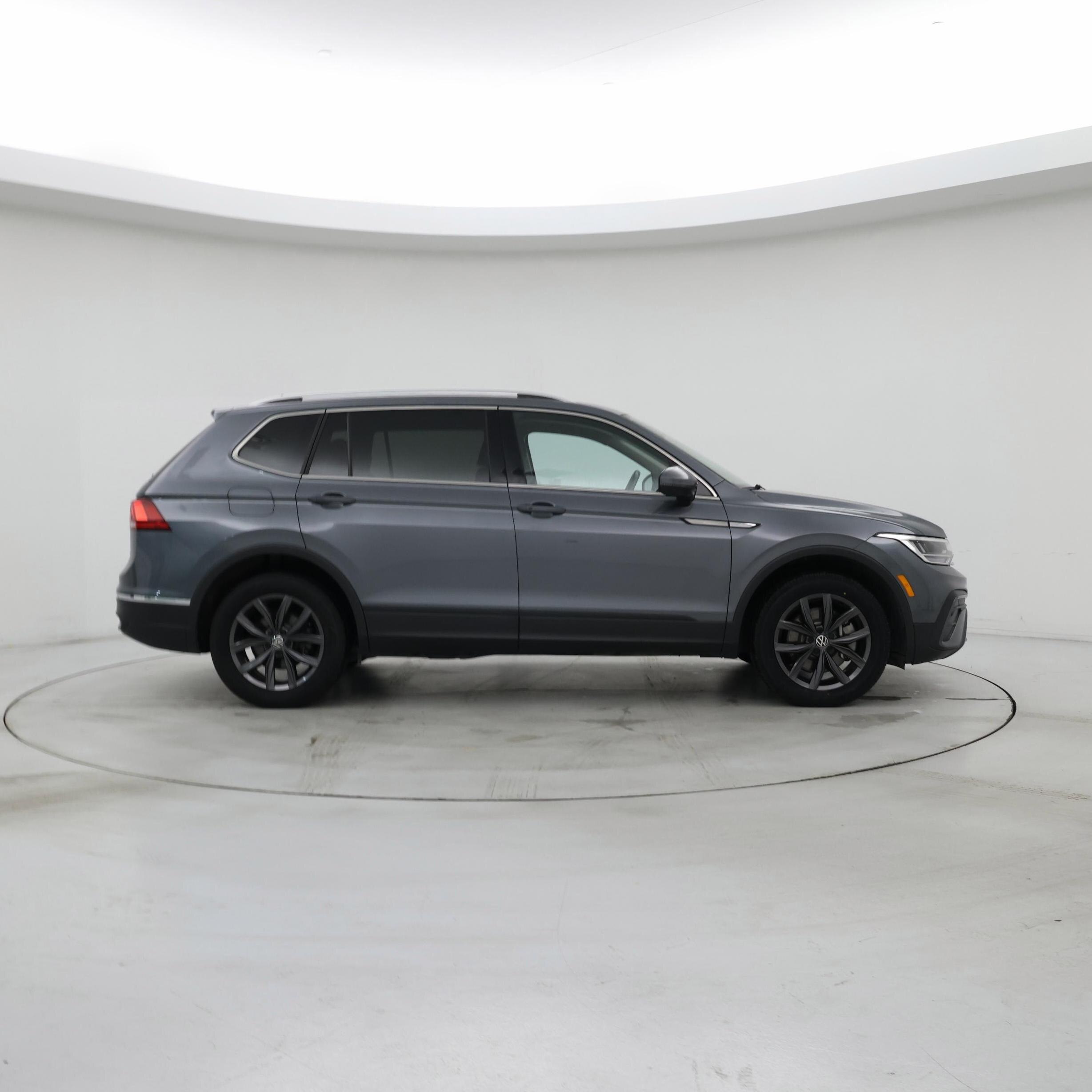 Thumbnail: 2022 Volkswagen Tiguan - 7