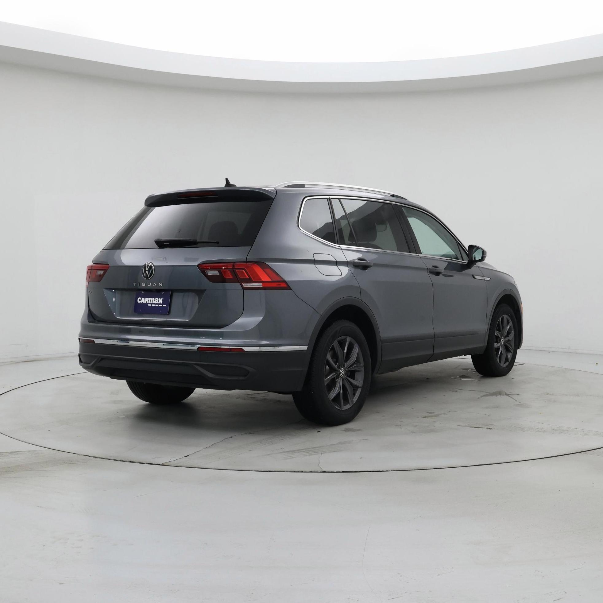 Thumbnail: 2022 Volkswagen Tiguan - 8