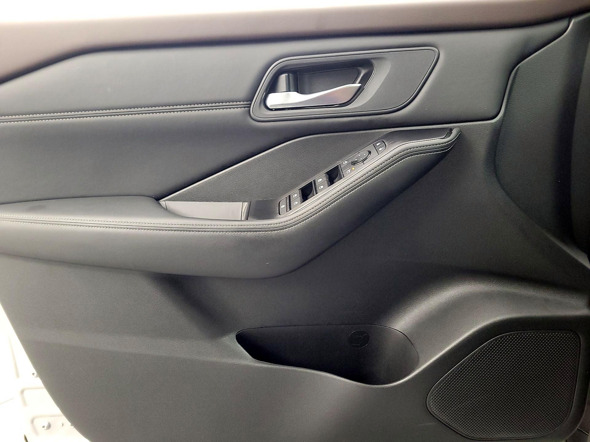 Thumbnail: 2022 Nissan Rogue - 12