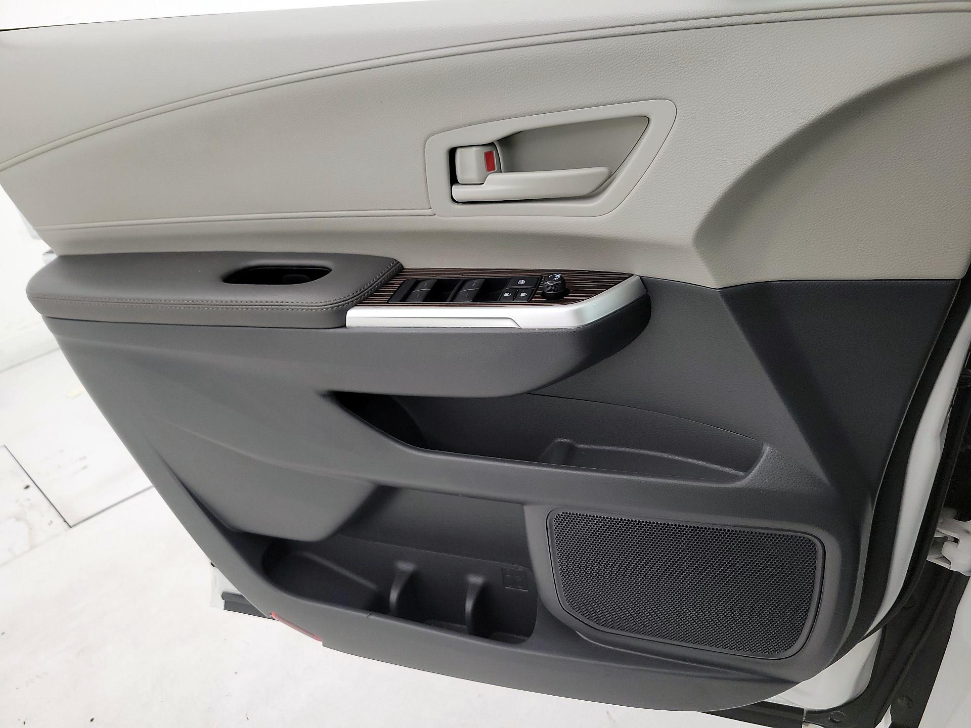 Thumbnail: 2023 Toyota Sienna - 12