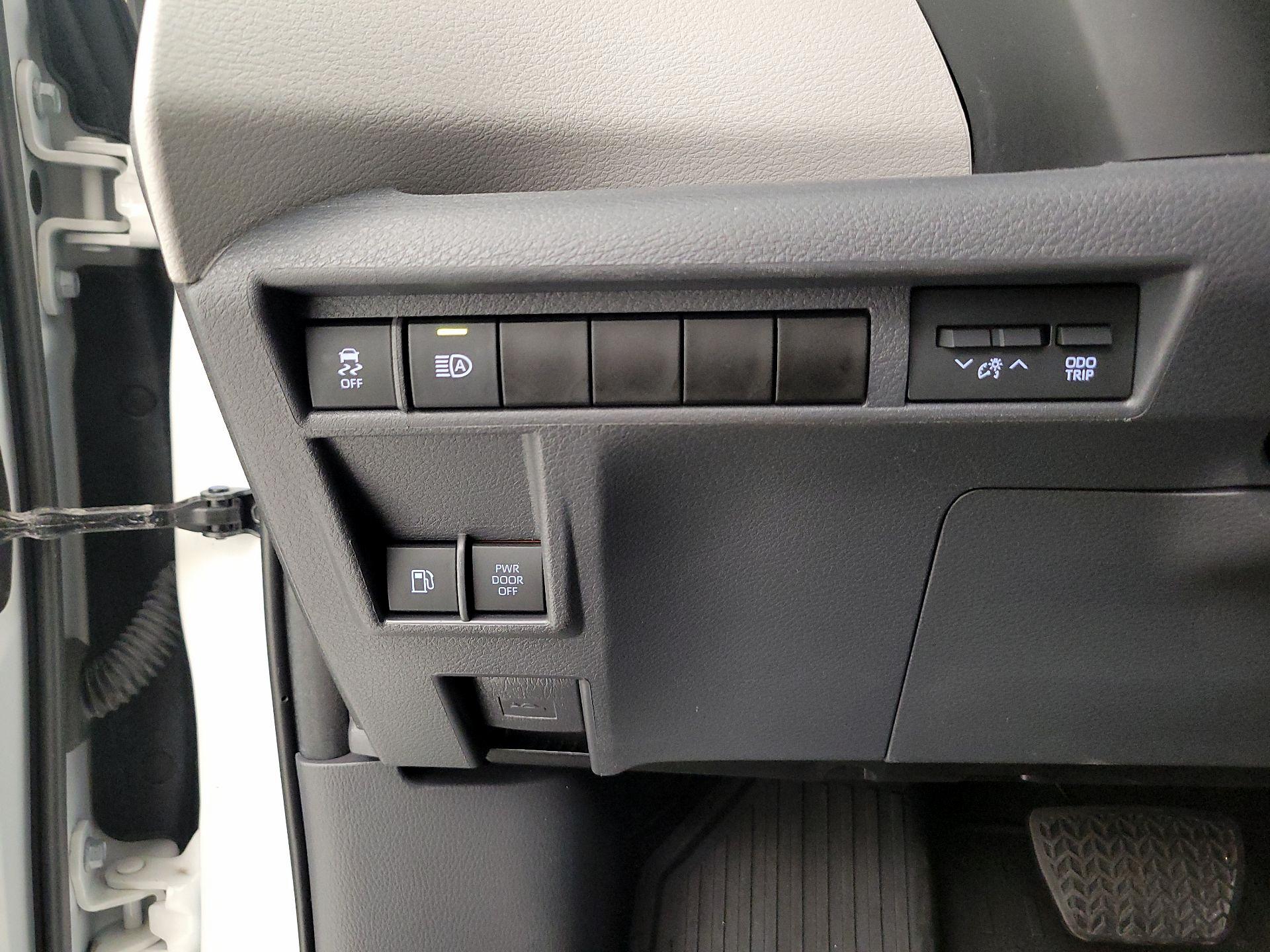 Thumbnail: 2023 Toyota Sienna - 13