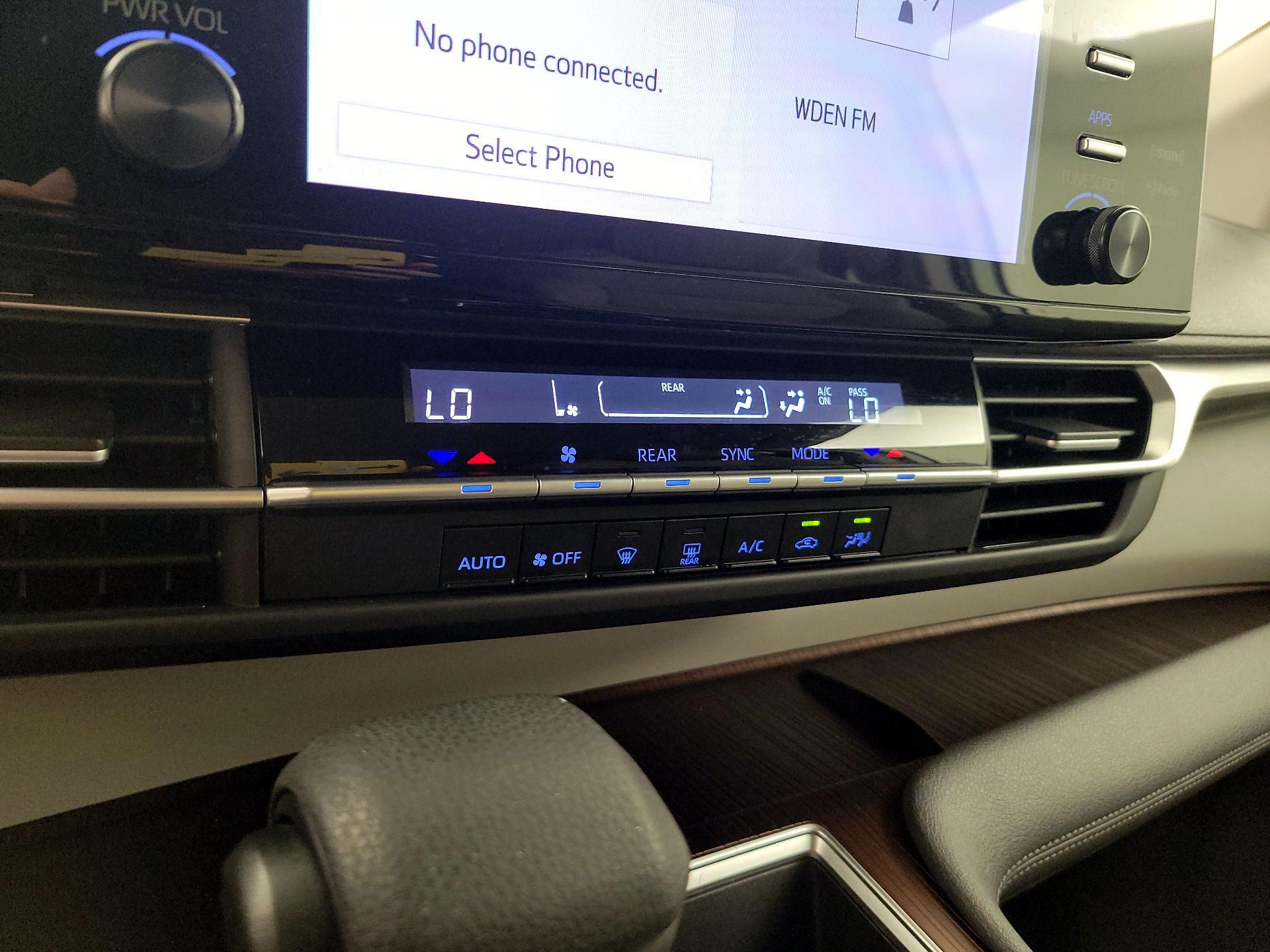 Thumbnail: 2023 Toyota Sienna - 16