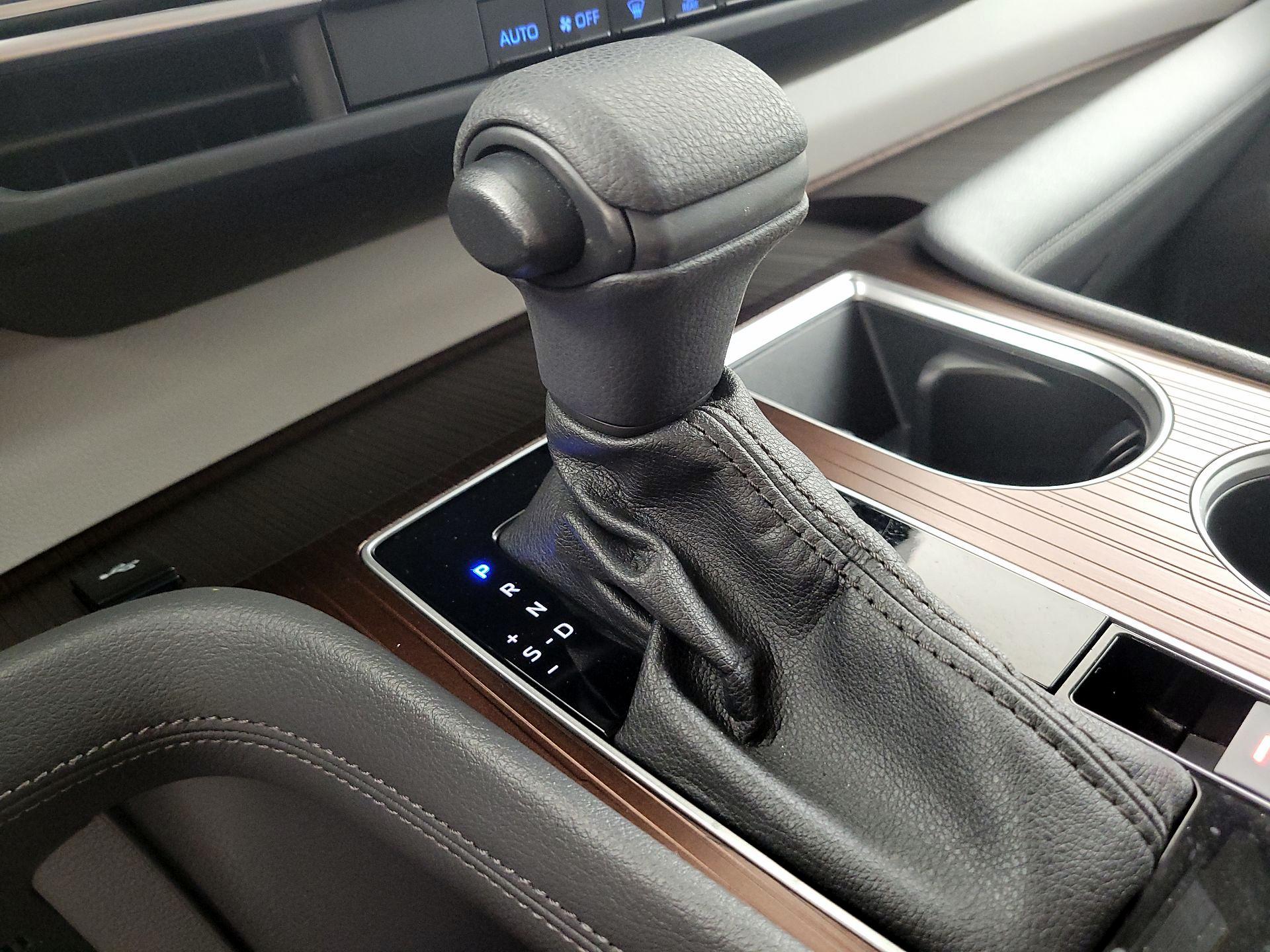 Thumbnail: 2023 Toyota Sienna - 17