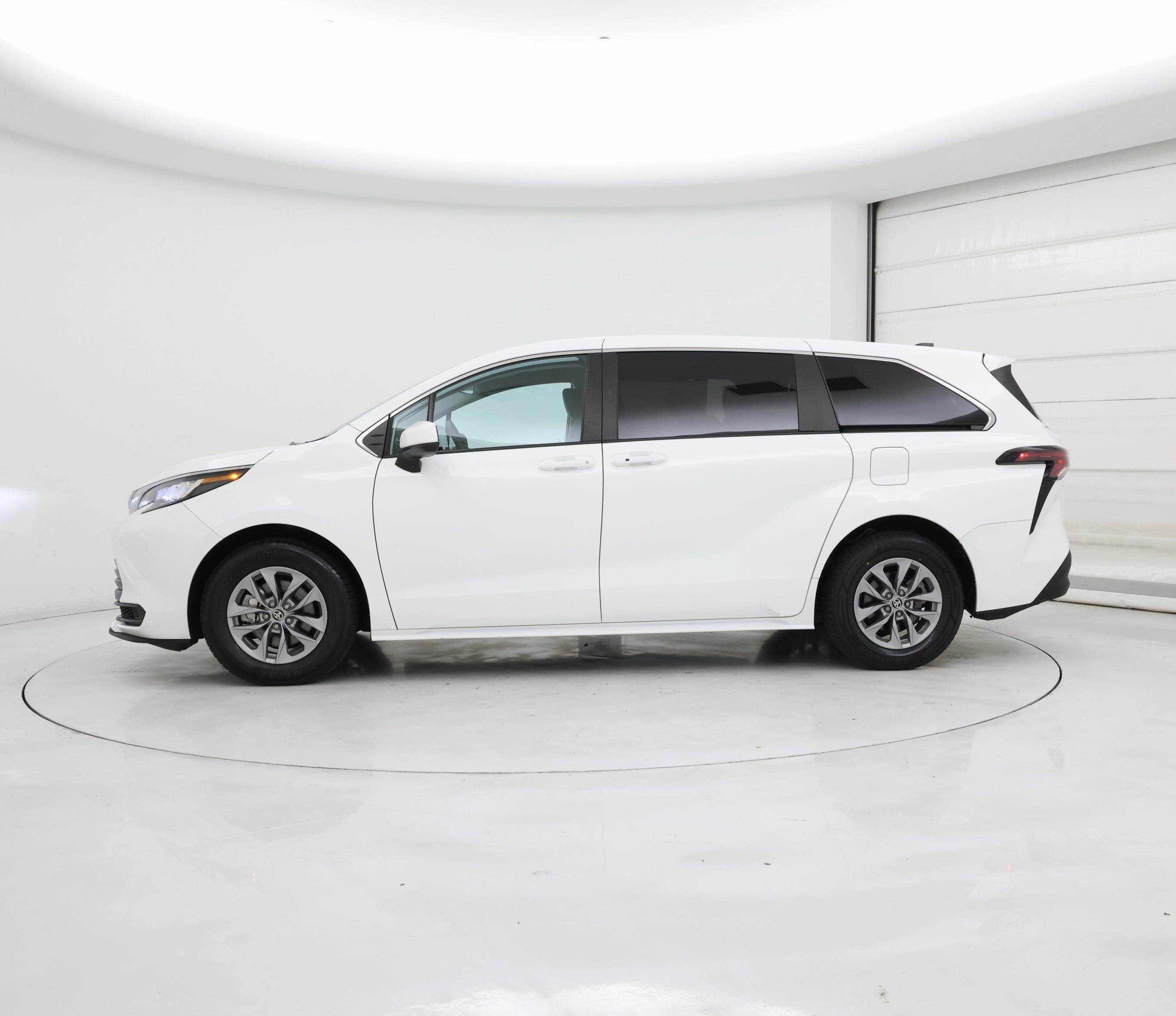 Thumbnail: 2023 Toyota Sienna - 3