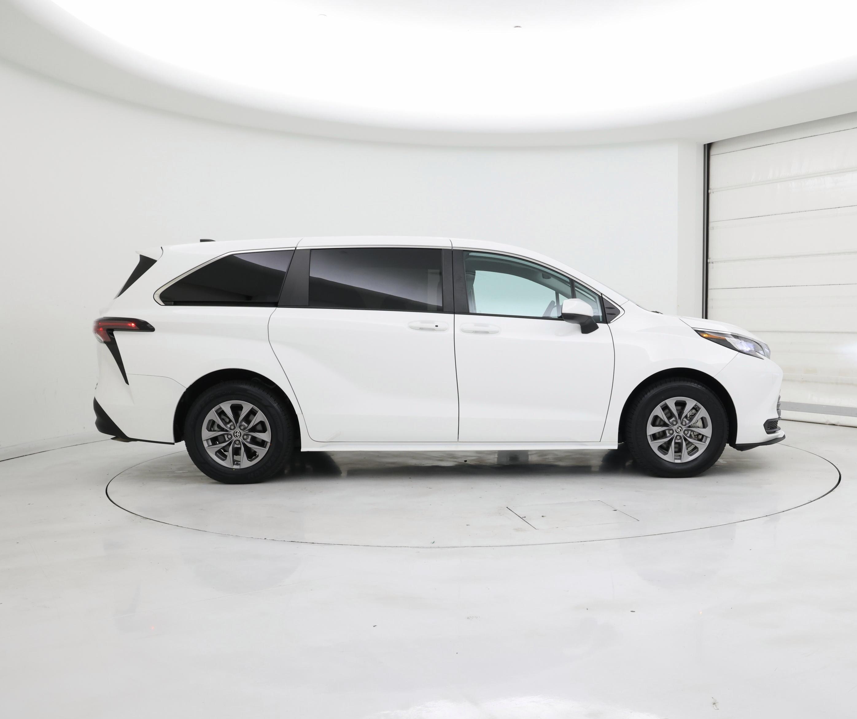 Thumbnail: 2023 Toyota Sienna - 7